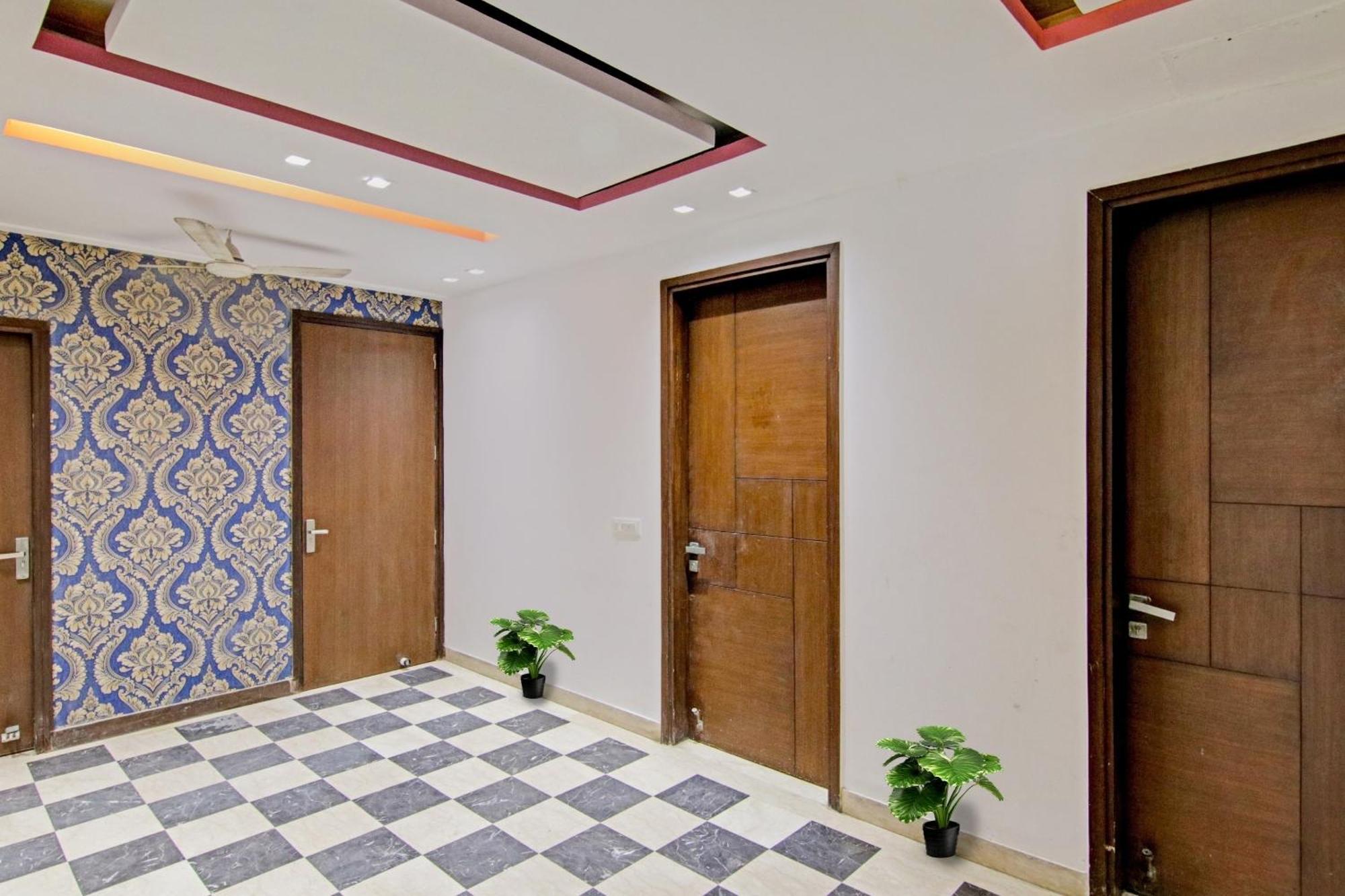 Hotel O South Galaxy Near Lotus Temple