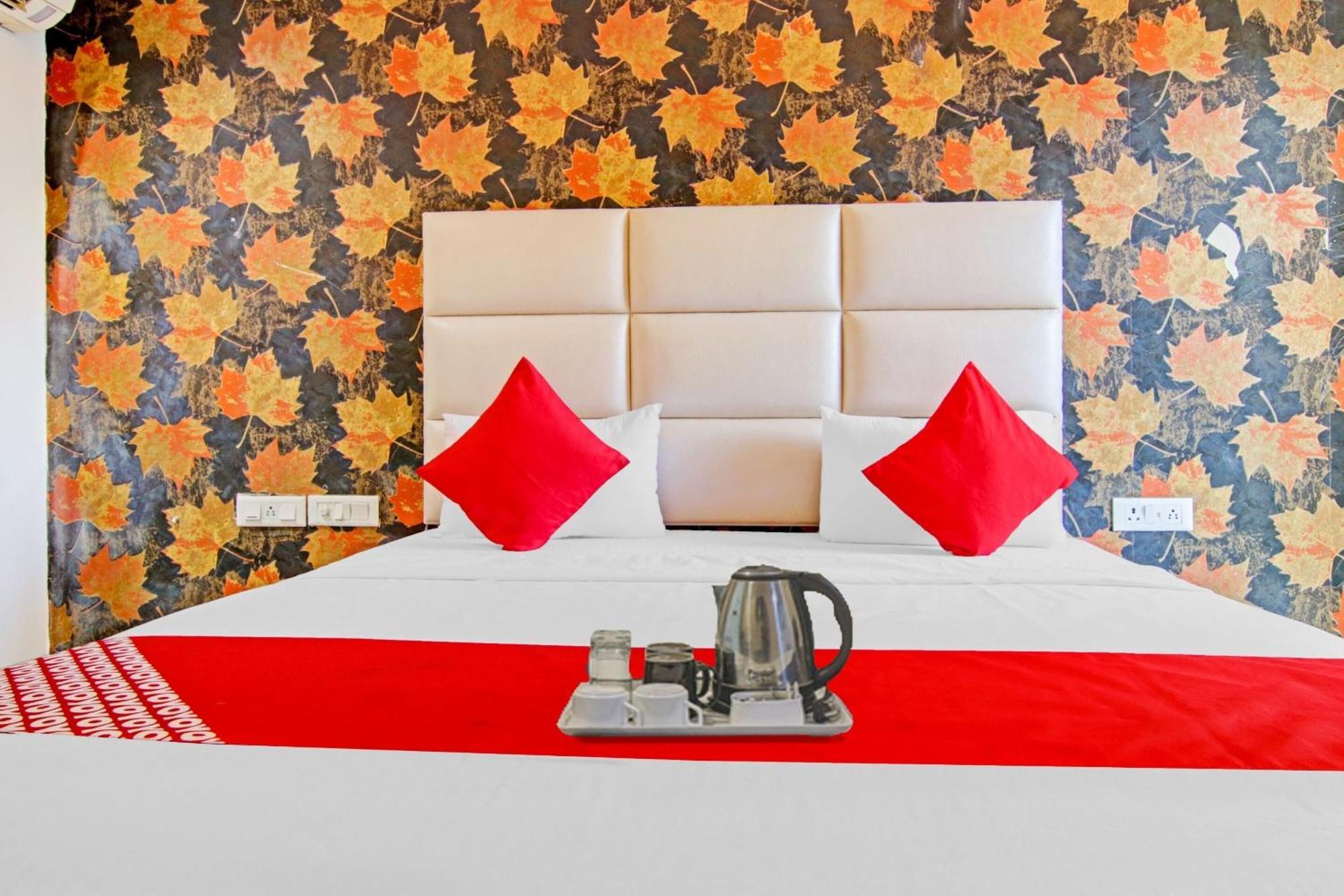 Hotel O South Galaxy Near Lotus Temple New Delhi