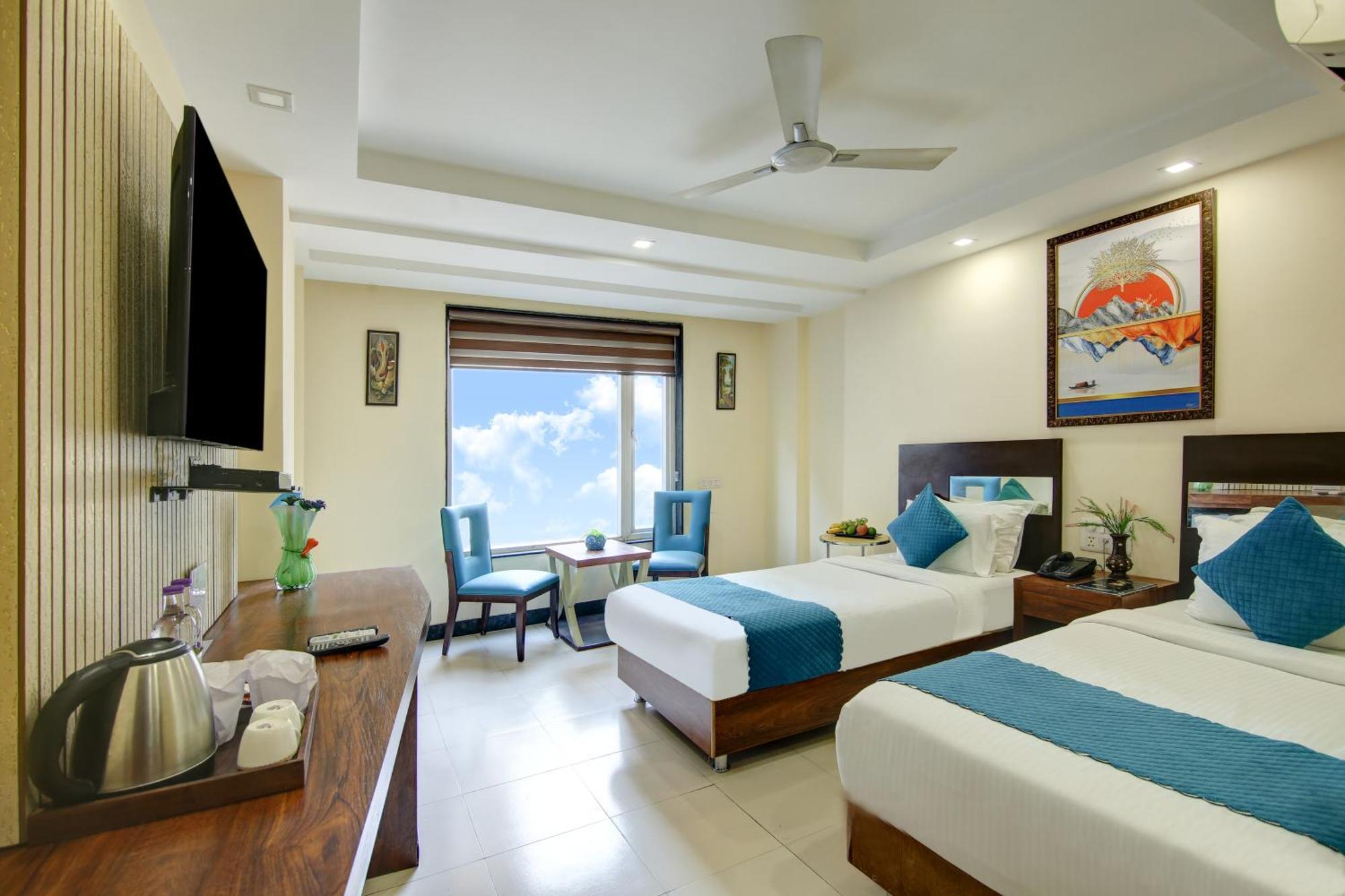 Hotel Neu - Near Connaught Place 4*