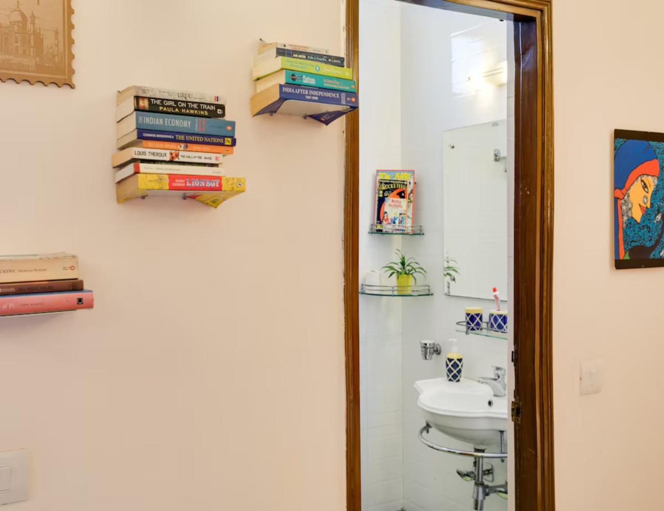 Quaint Penthouse 2bhk Kailash Hill Apartment New Delhi