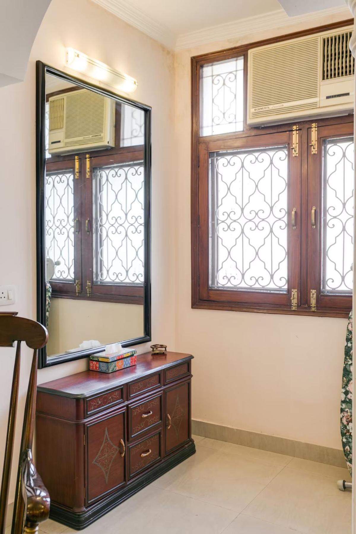 Quaint Penthouse 2bhk Kailash Hill * New Delhi