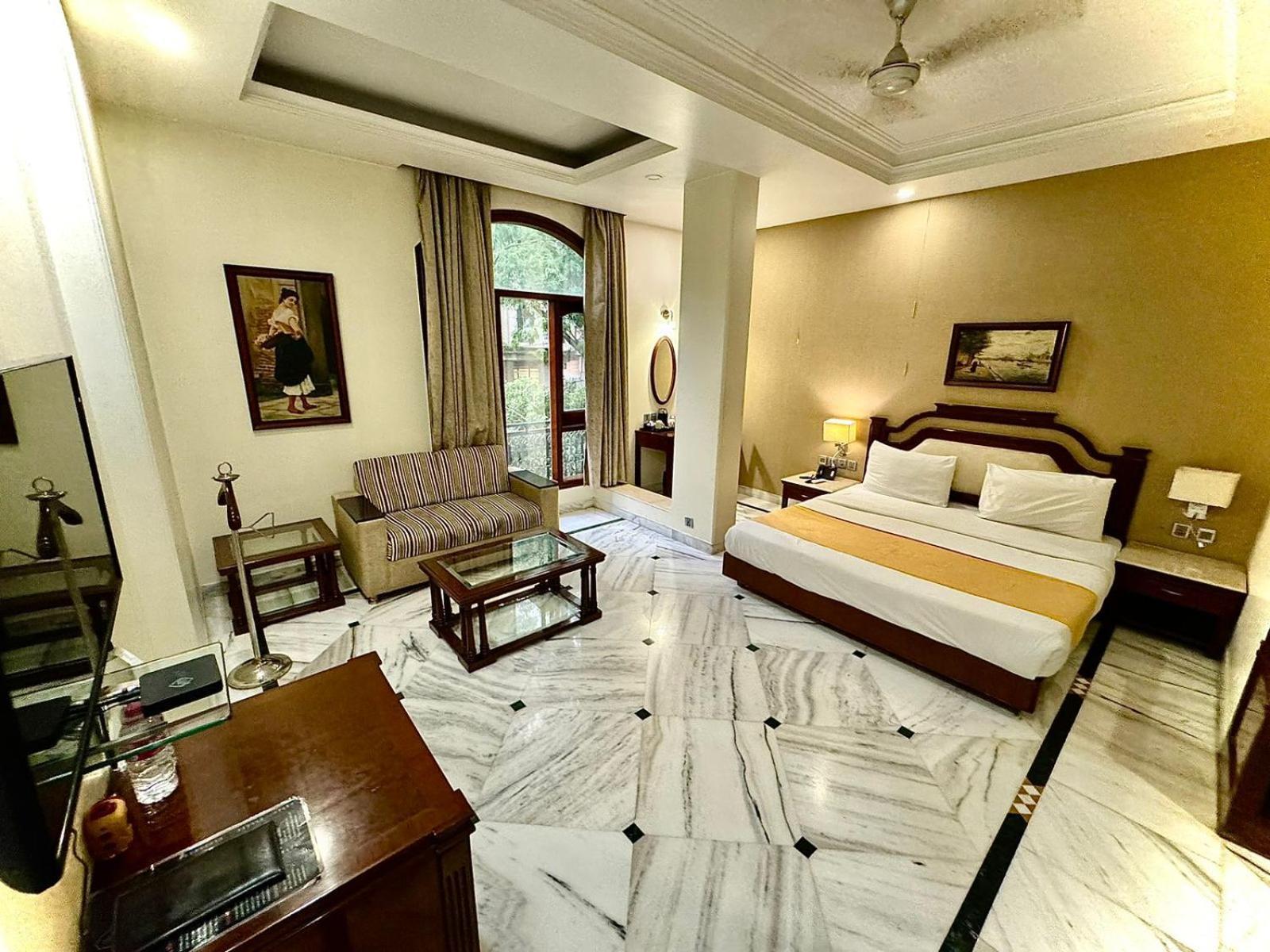 Gtb Florence Inn, 2min Walk From Karol Bagh Metro Hotel 4*