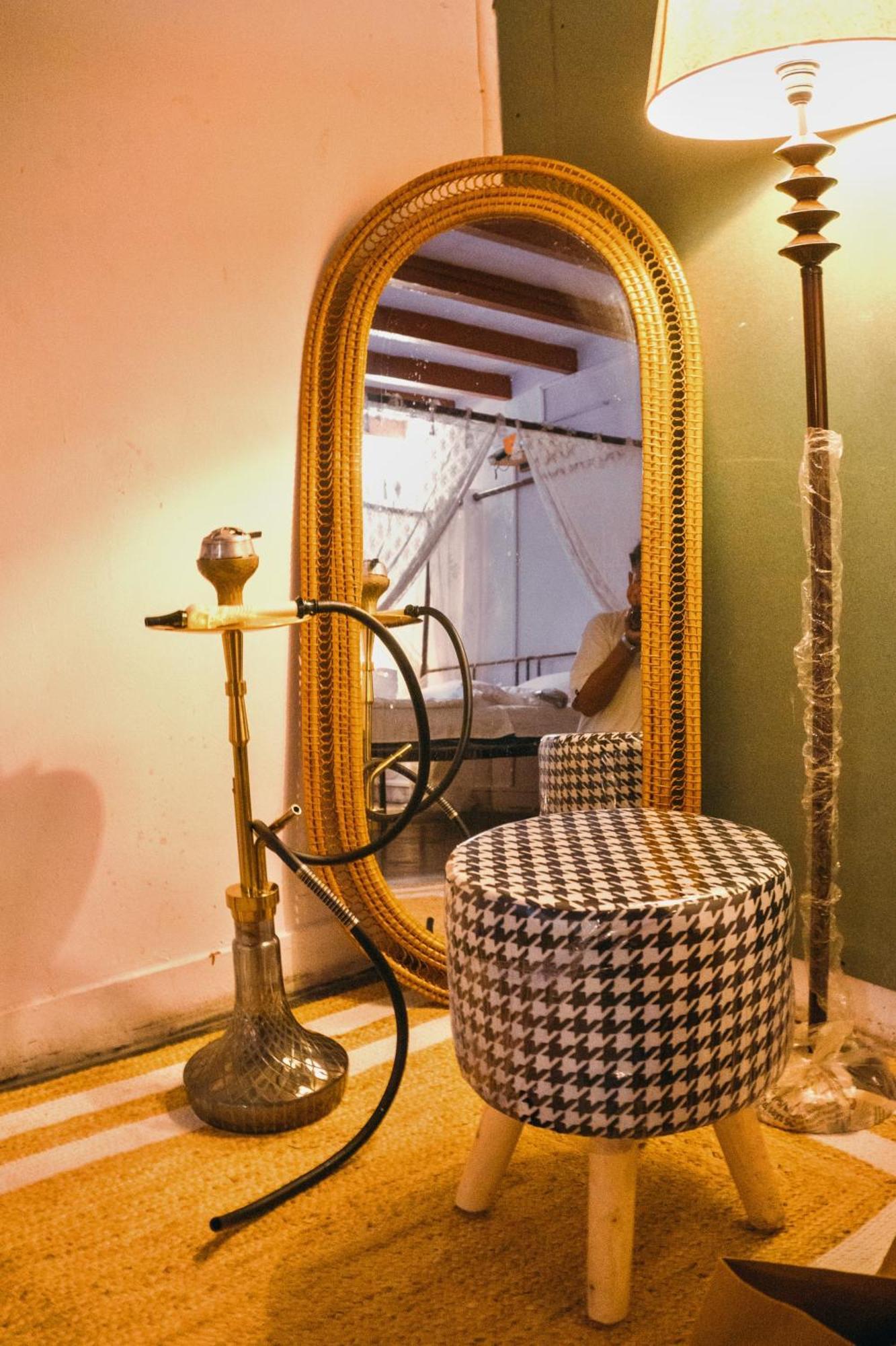 Creaky Lakeside Vintage Retreat New Delhi