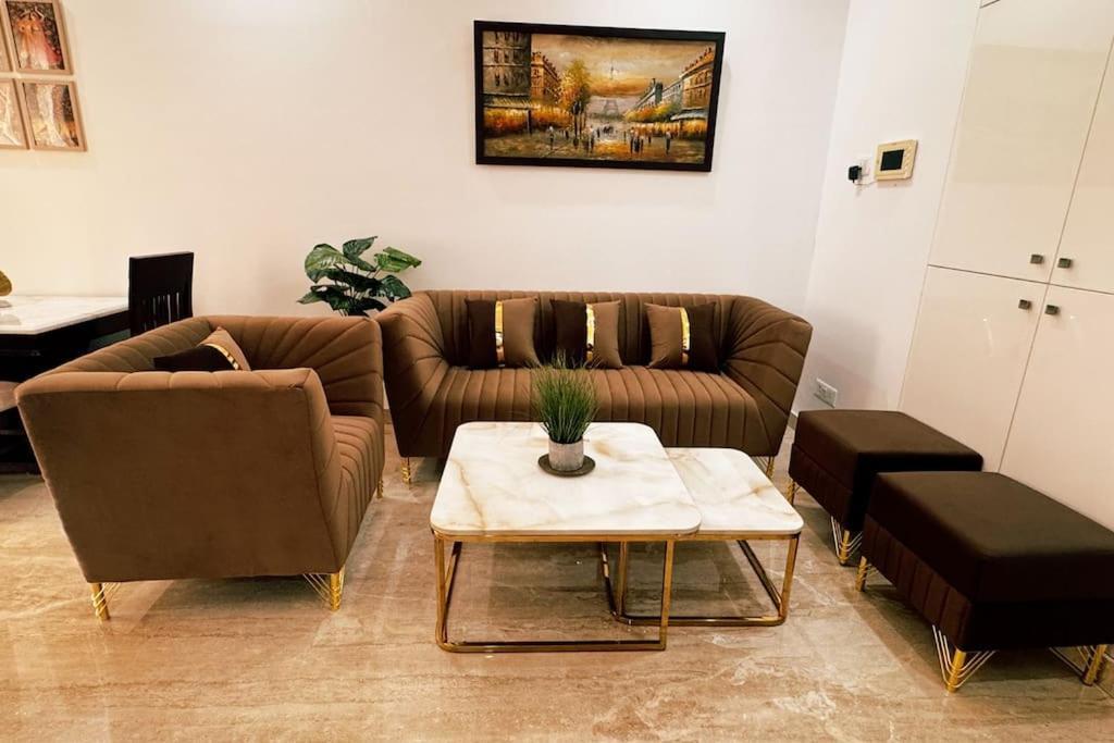Apartment Skyhigh Luxurious Cozy 2bhk 0 Kms From Delhi *
