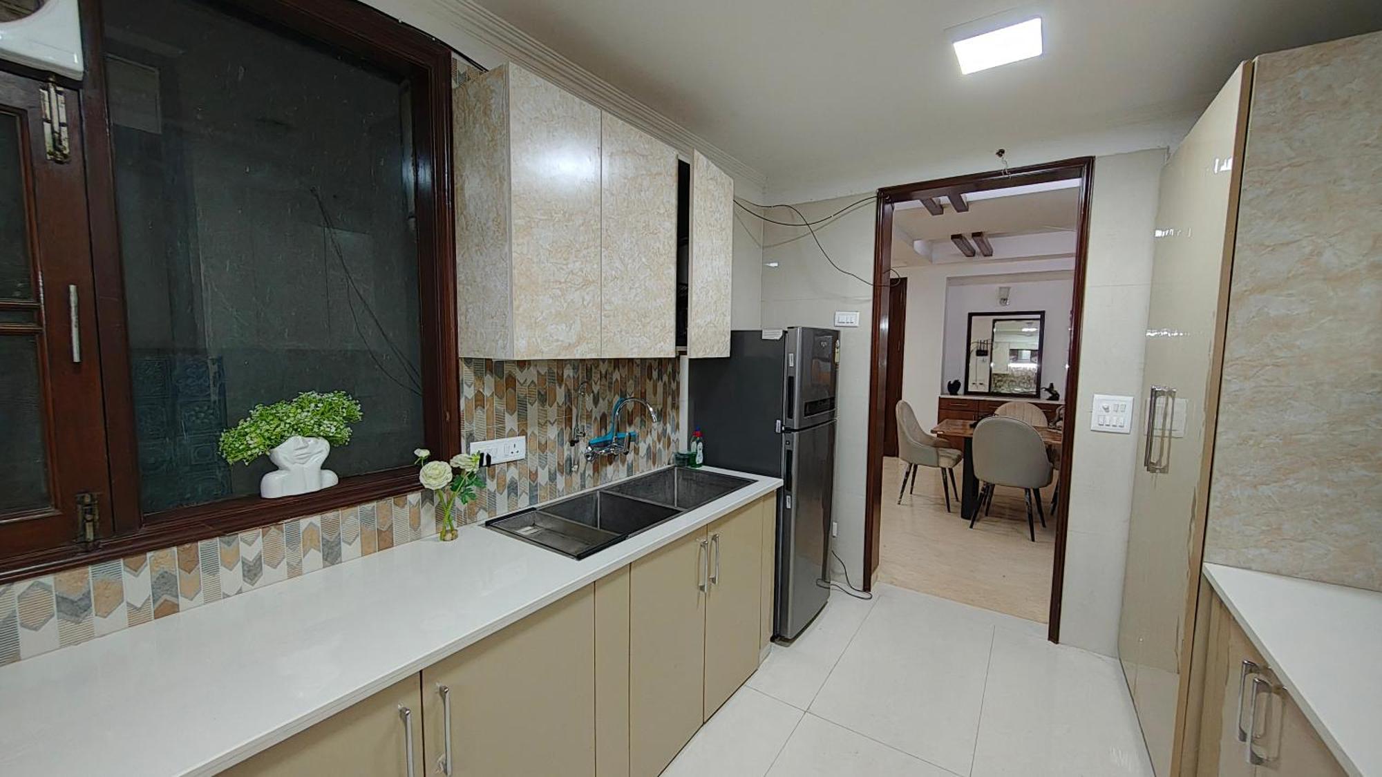 Fortune Service 4bhk,j-45 * New Delhi