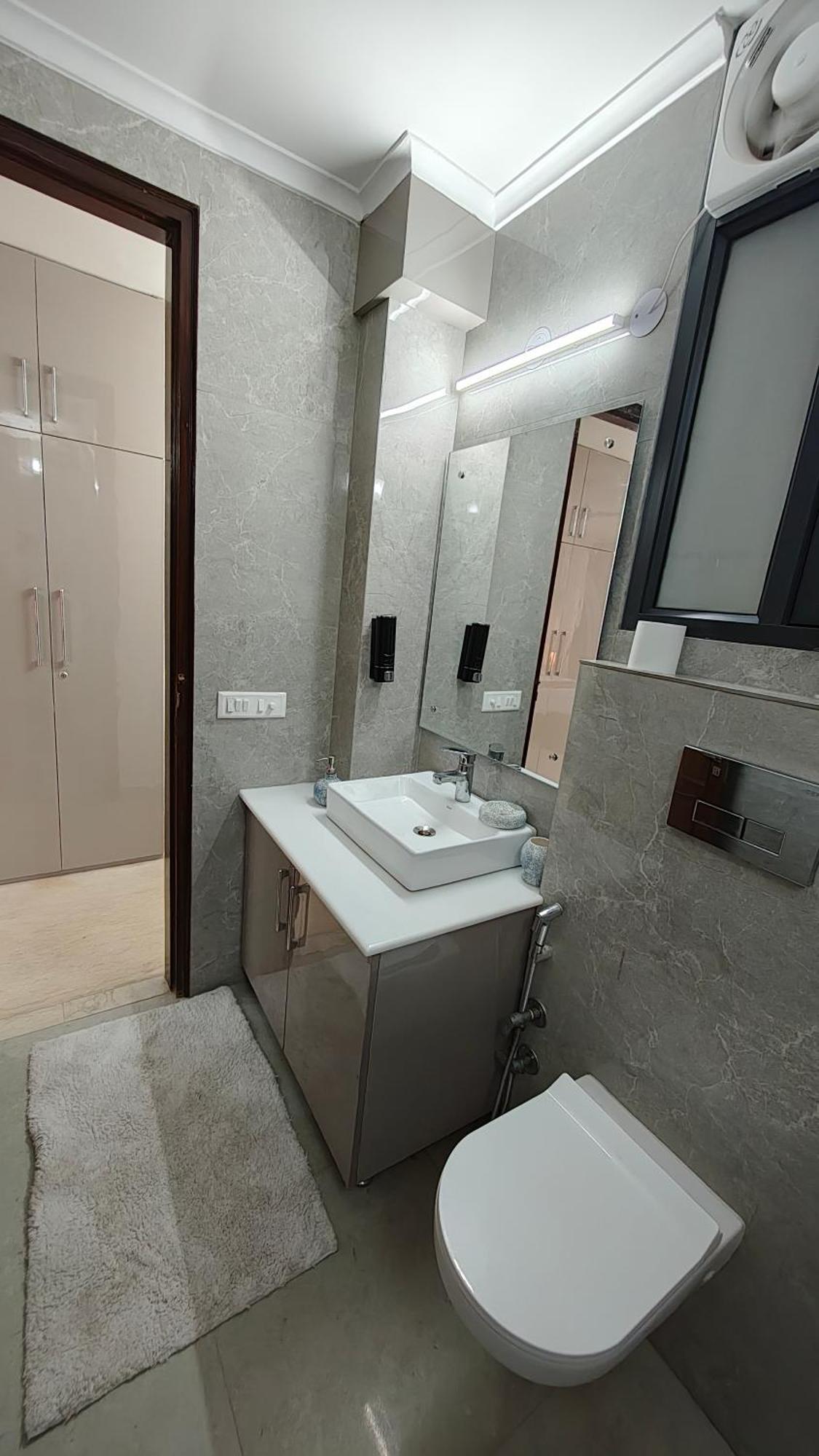 Apartment Fortune Service 4bhk,j-45 *