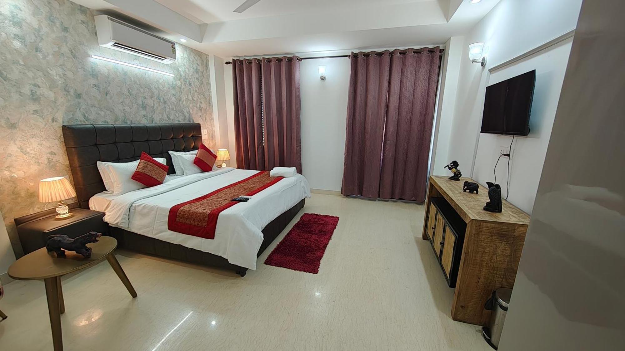 Fortune Service 4bhk,j-45 Apartment