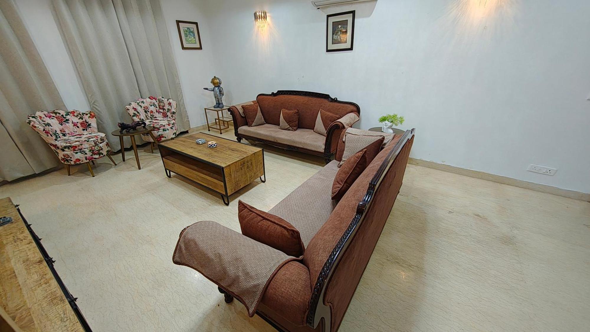 Fortune Service 4bhk,j-45 Apartment *