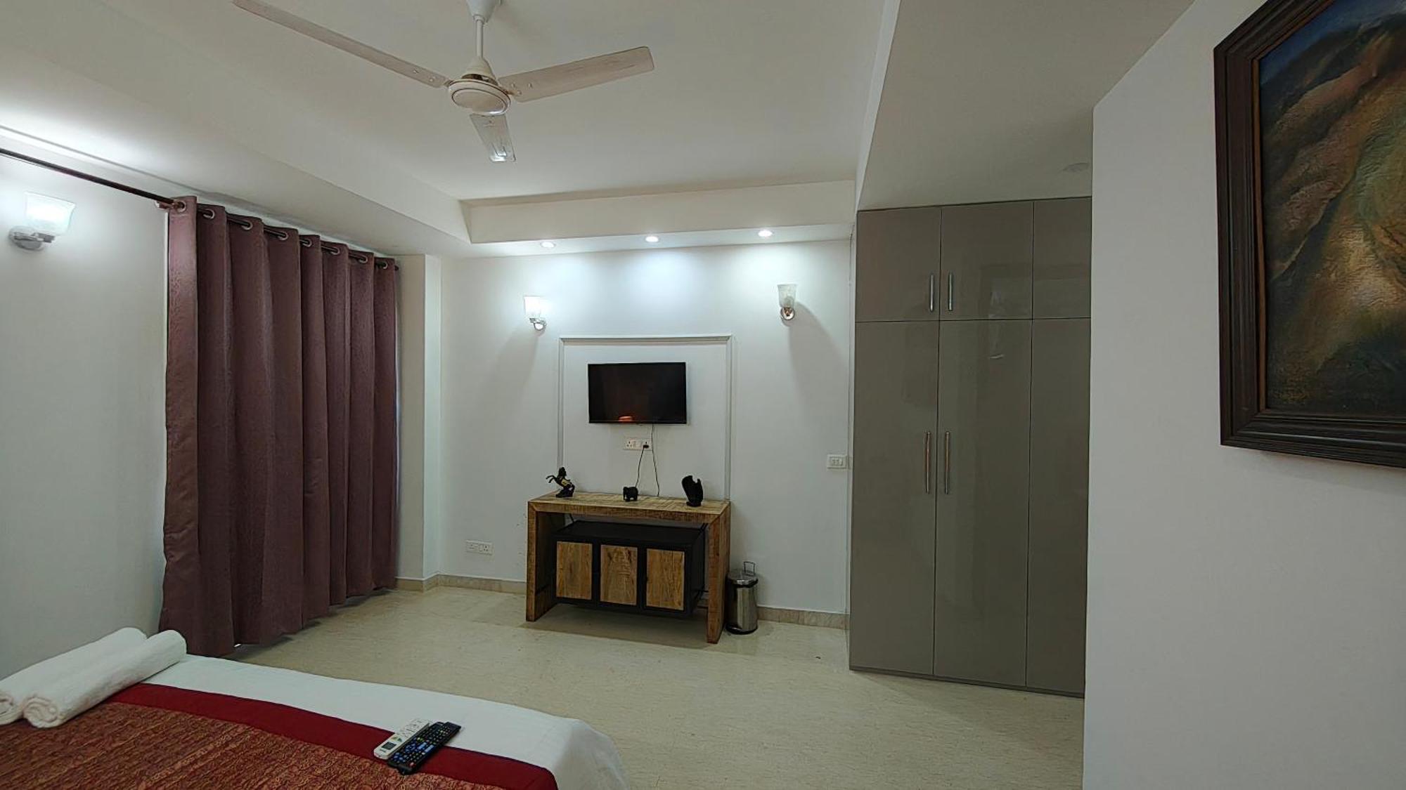 Fortune Service 4bhk,j-45 New Delhi