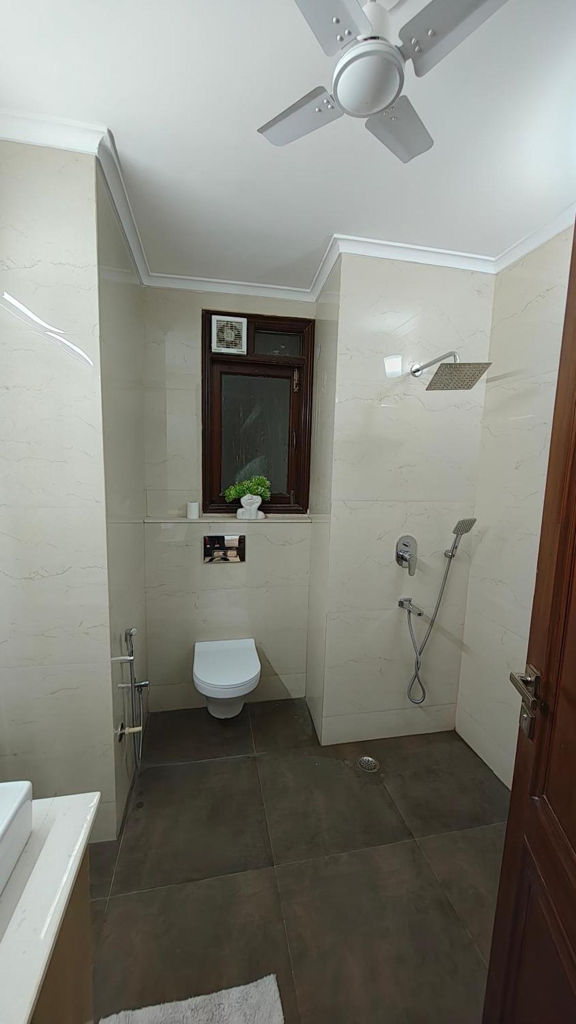 Apartment Fortune Service 4bhk,j-45