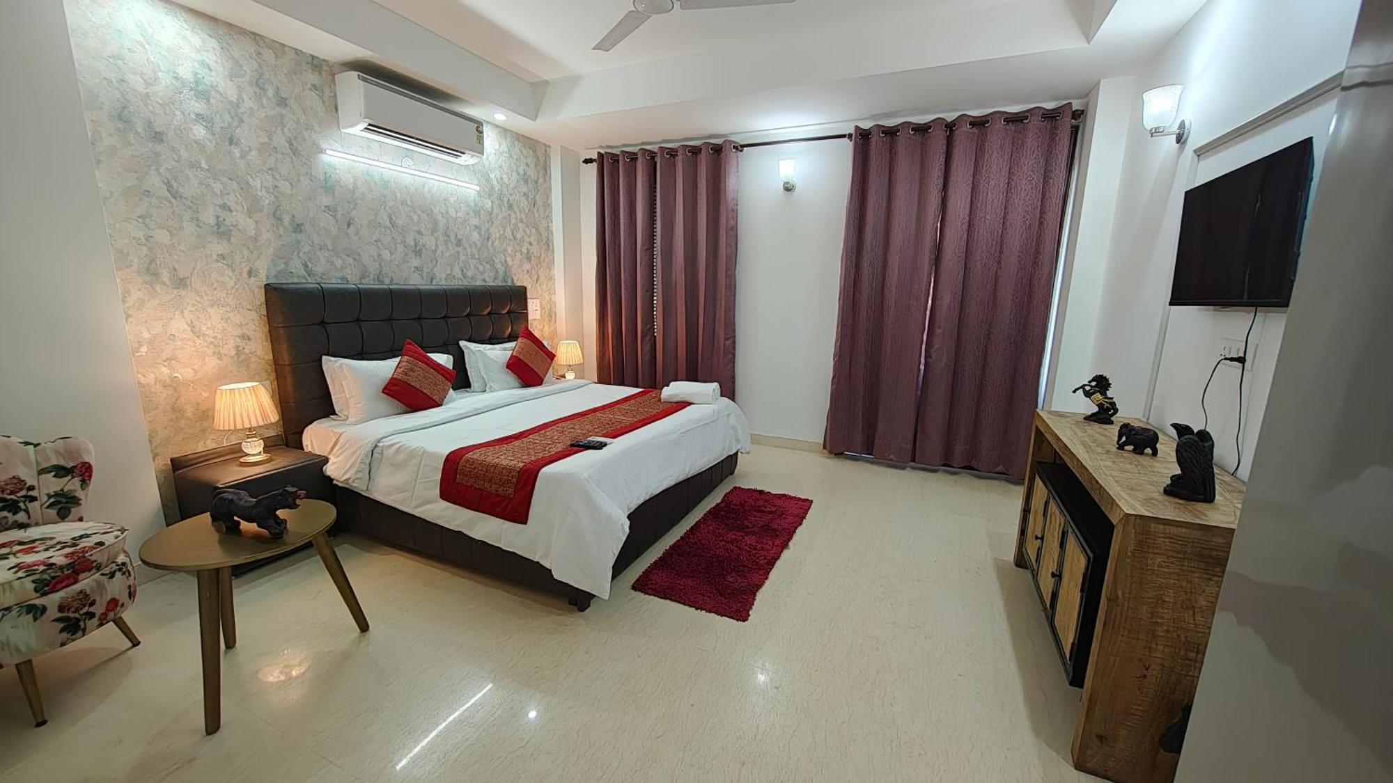 Apartment Fortune Service 4bhk,j-45 New Delhi