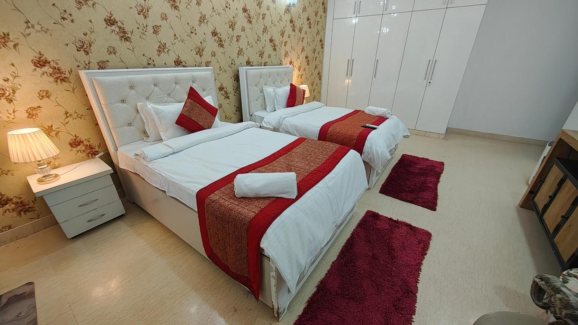 Fortune Service 4bhk,j-45 New Delhi