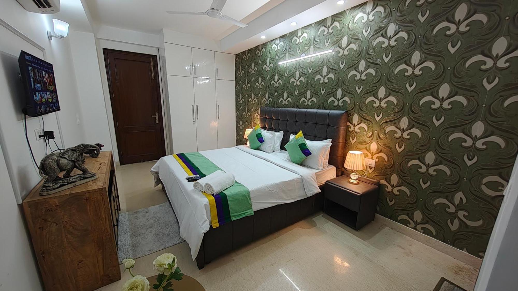 Fortune Service 4bhk,j-45 * New Delhi