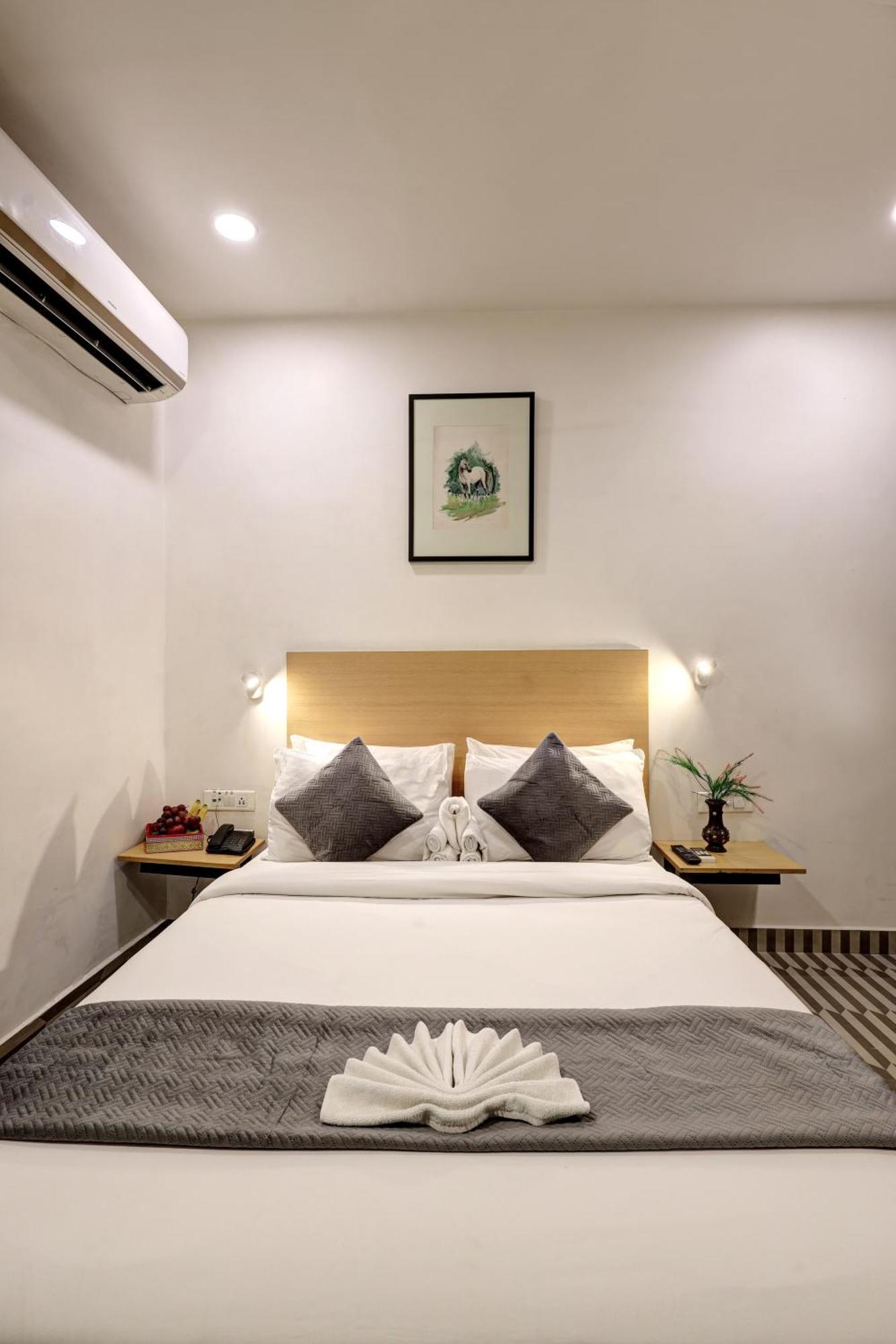 The Rasa Near Welcome Metro Station Hotel