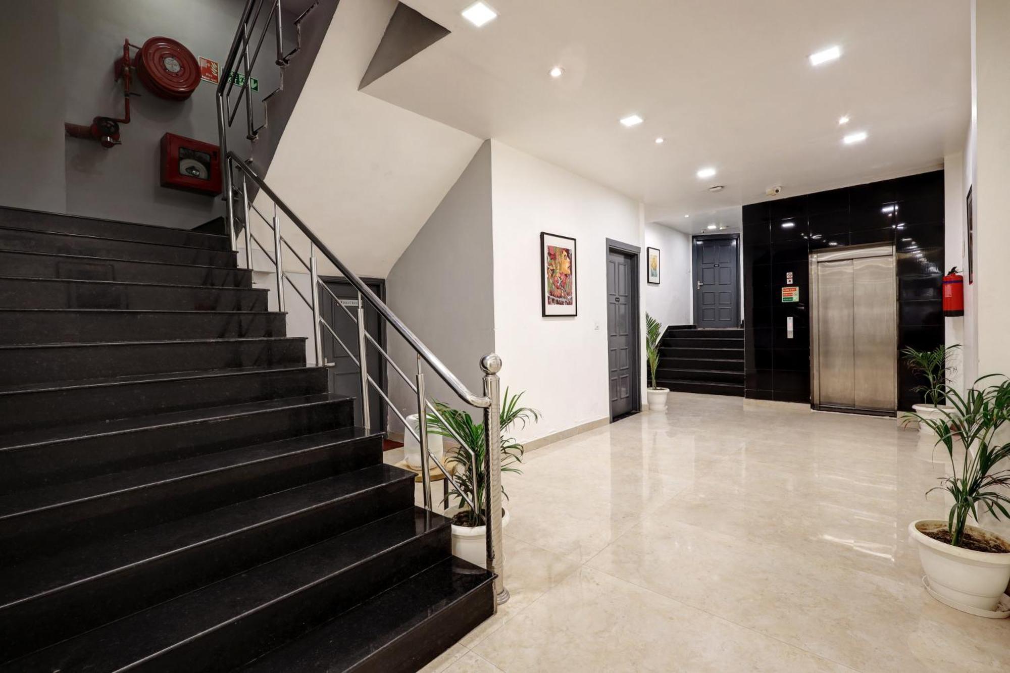The Rasa Near Welcome Metro Station Hotel 3*