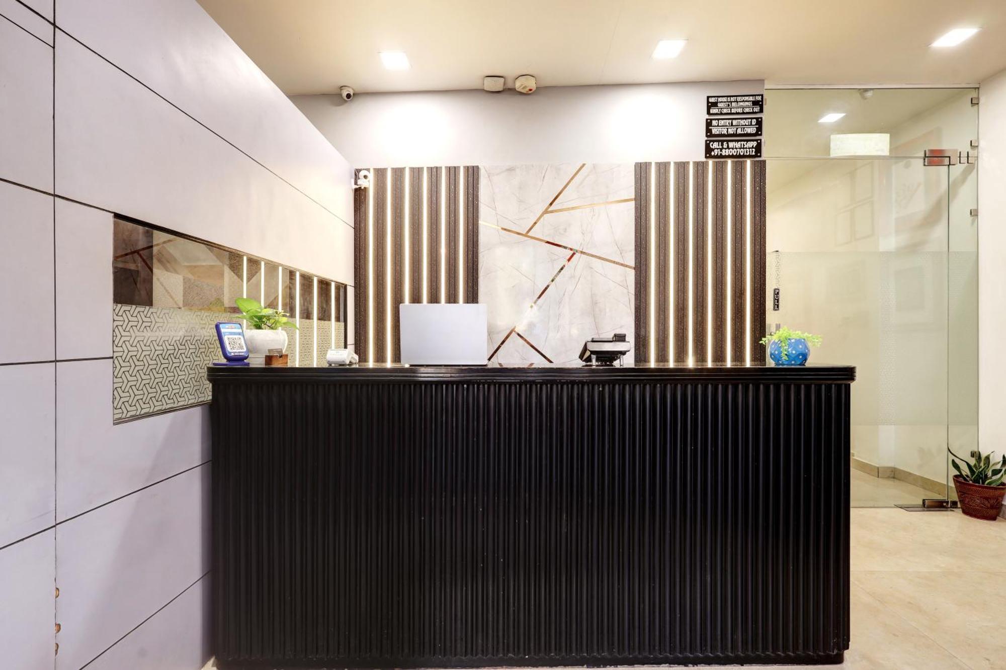 Hotel The Rasa Near Welcome Metro Station 3*