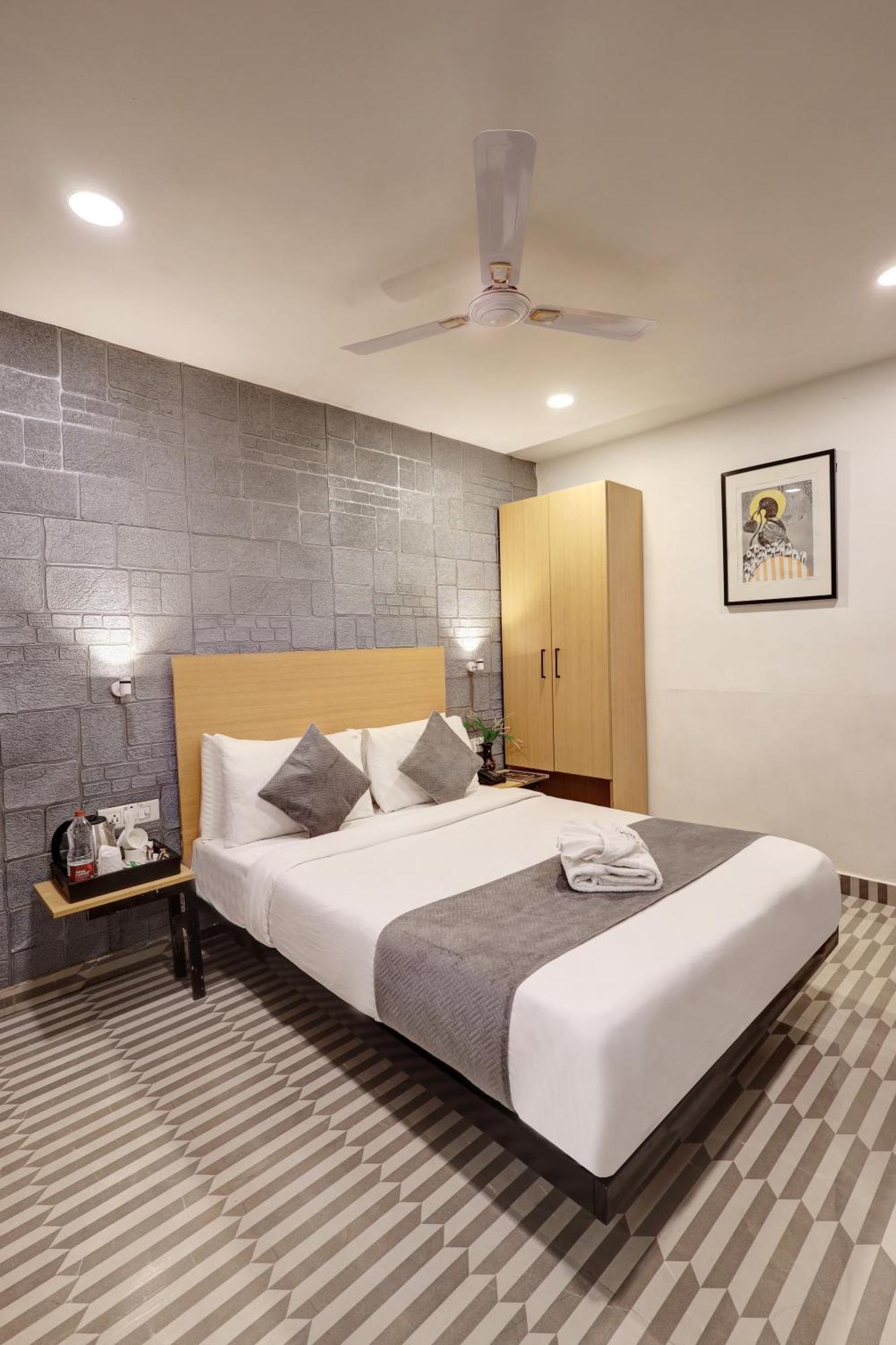 Hotel The Rasa Near Welcome Metro Station New Delhi