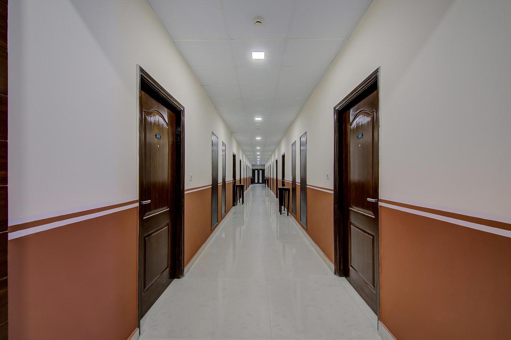 Tarrk A Family Near Igi Airport Delhi 4* New Delhi