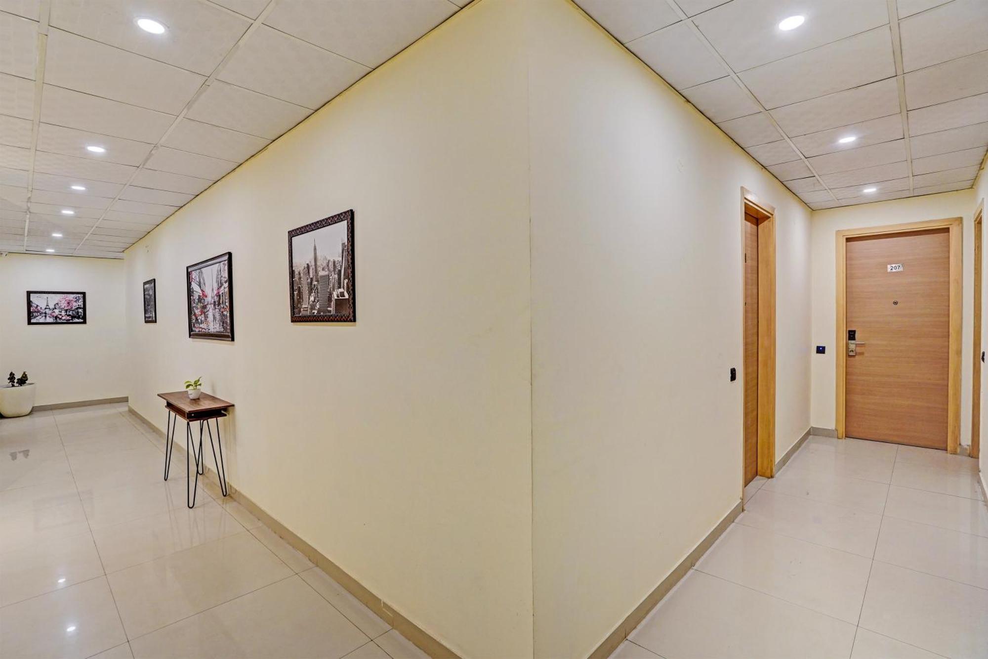 Tarrk A Family Near Igi Airport Delhi 4* New Delhi