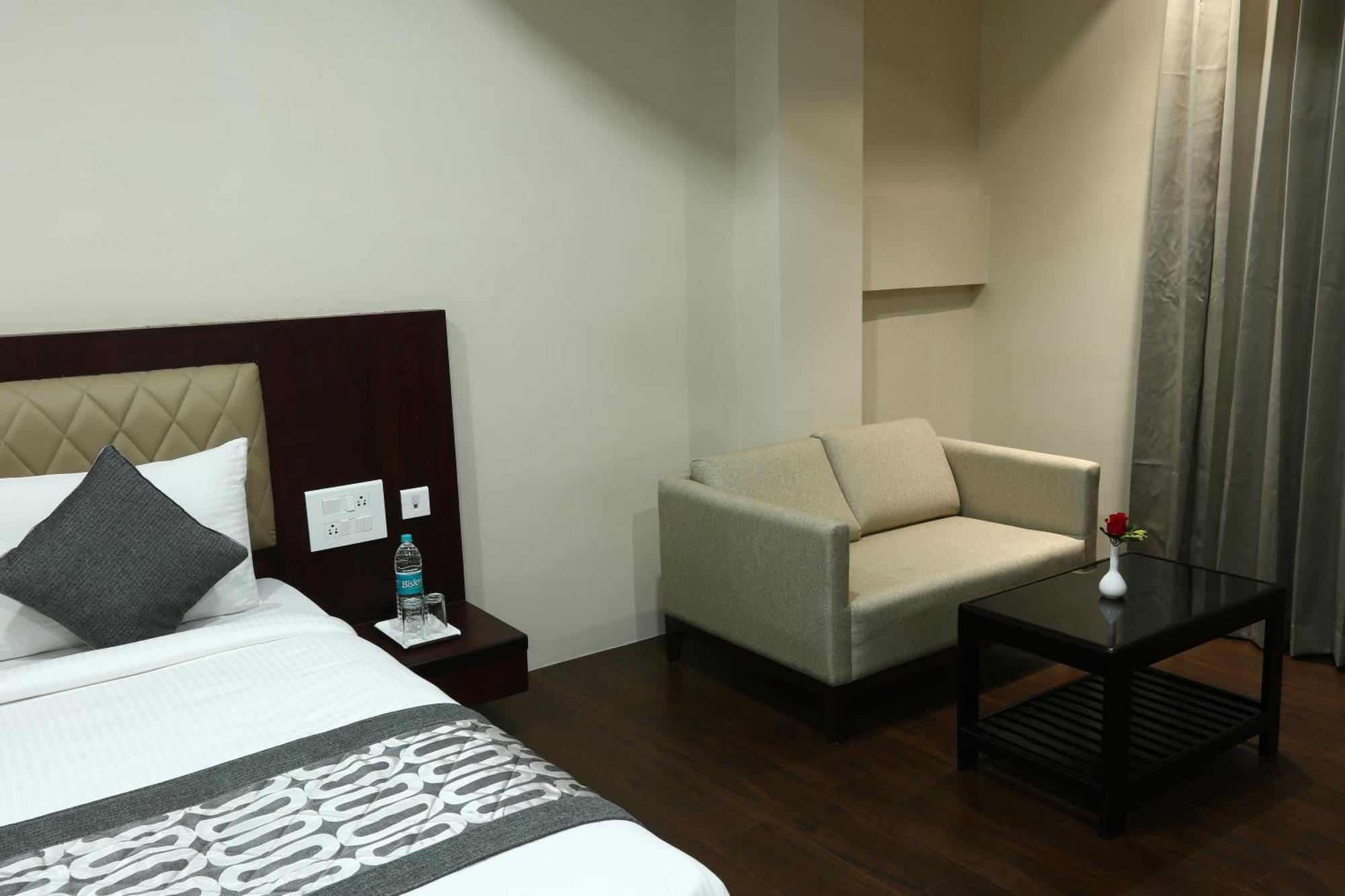 Silky Igi Airport Delhi Hotel 4*