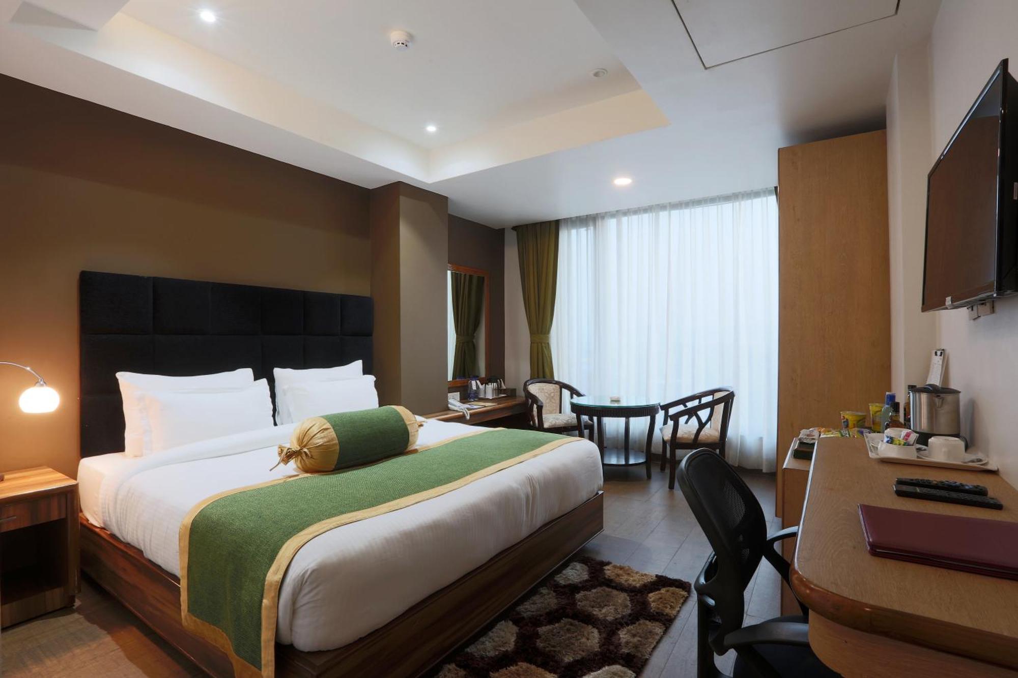 Hotel Silky Igi Airport Delhi 4*