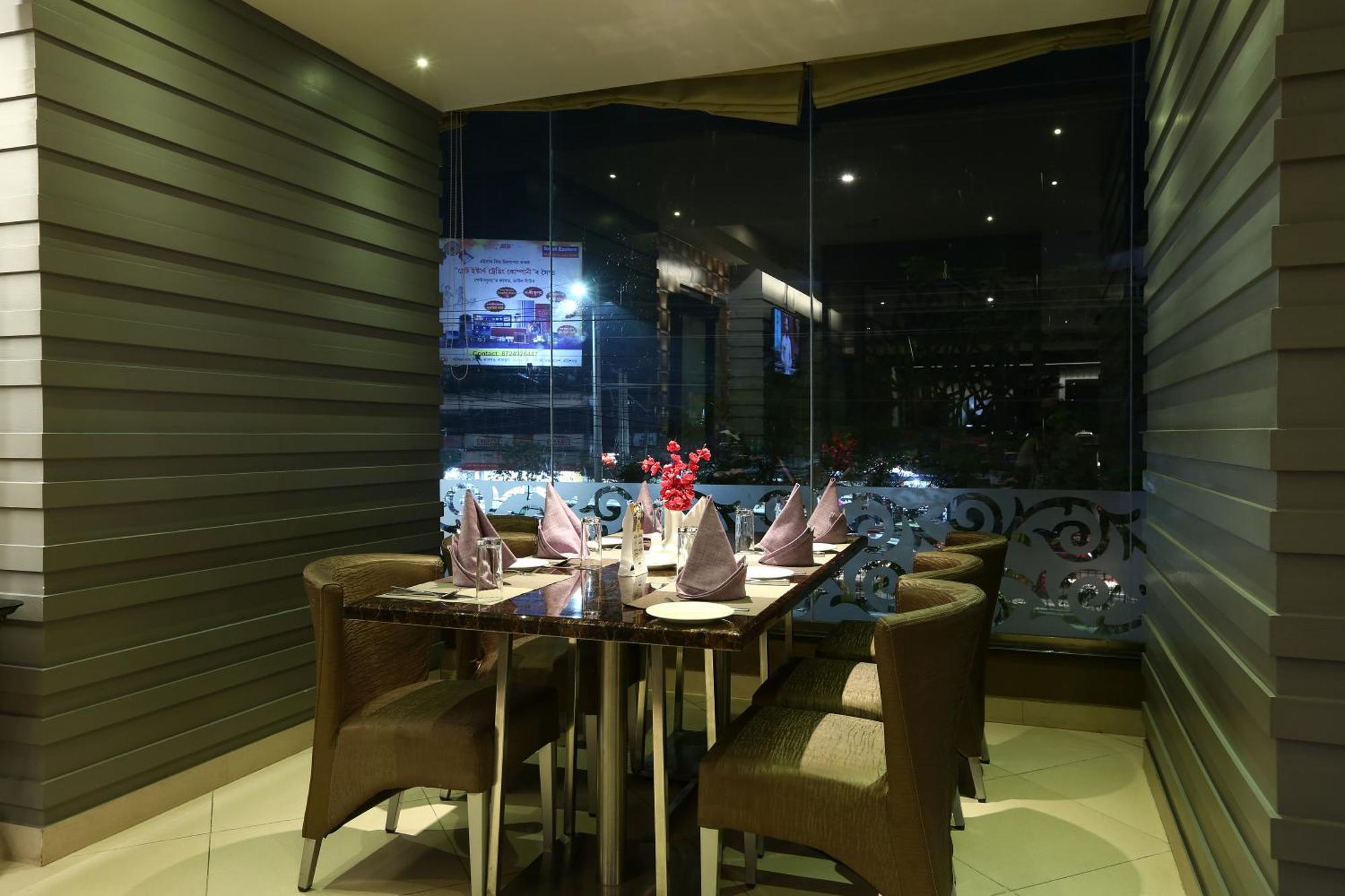Hotel Silky Igi Airport Delhi 4*