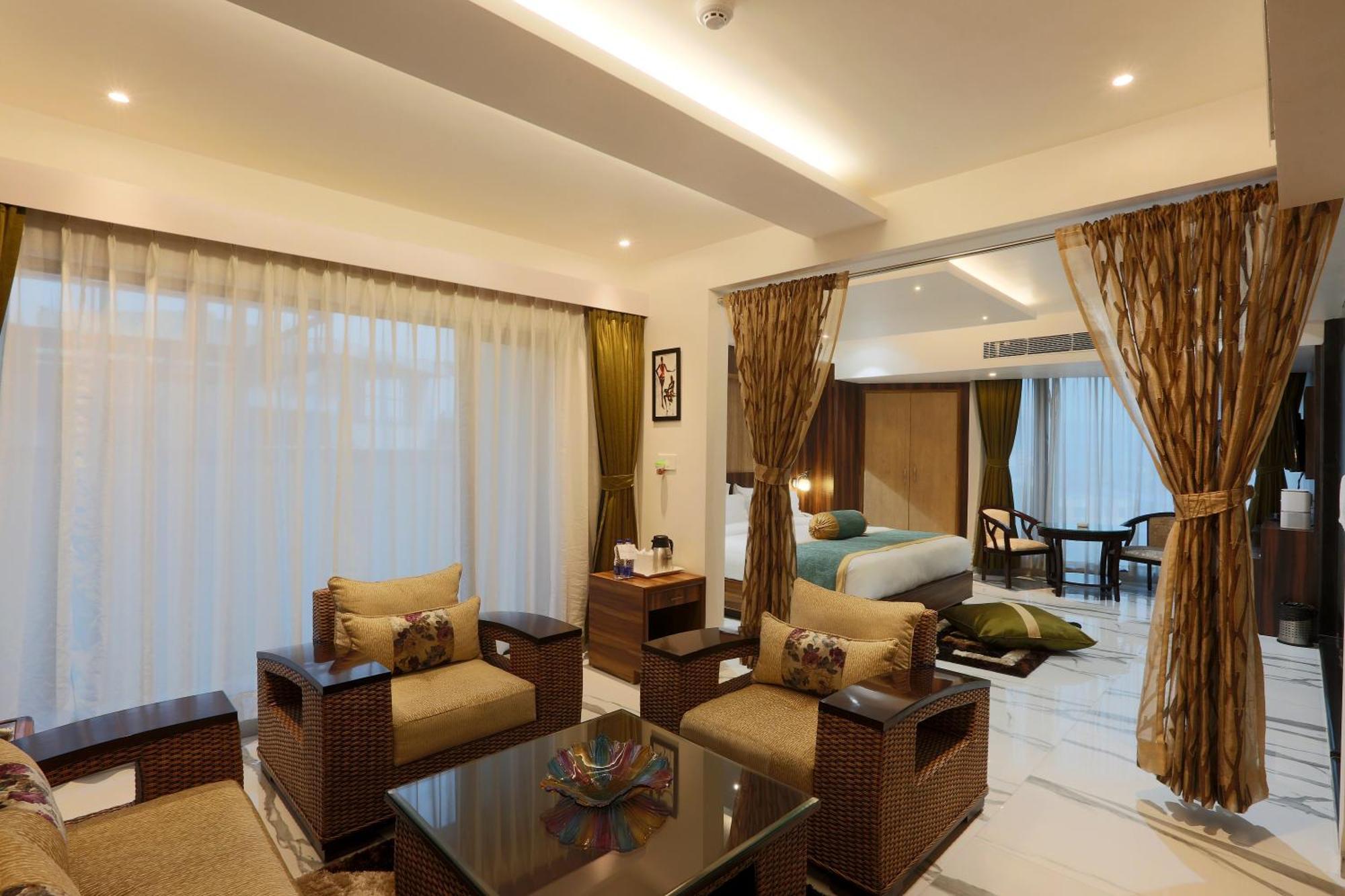 Silky Igi Airport Delhi Hotel 4*