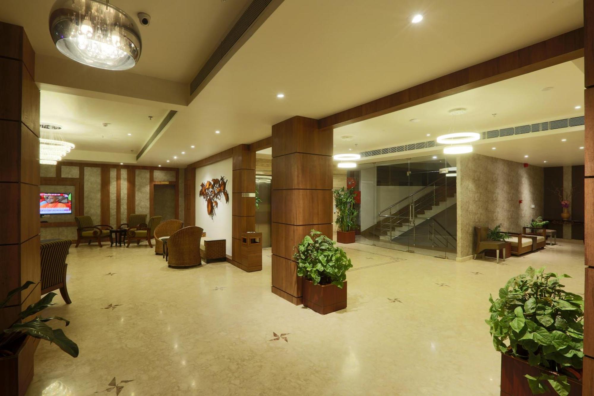 Hotel Silky Igi Airport Delhi 4*