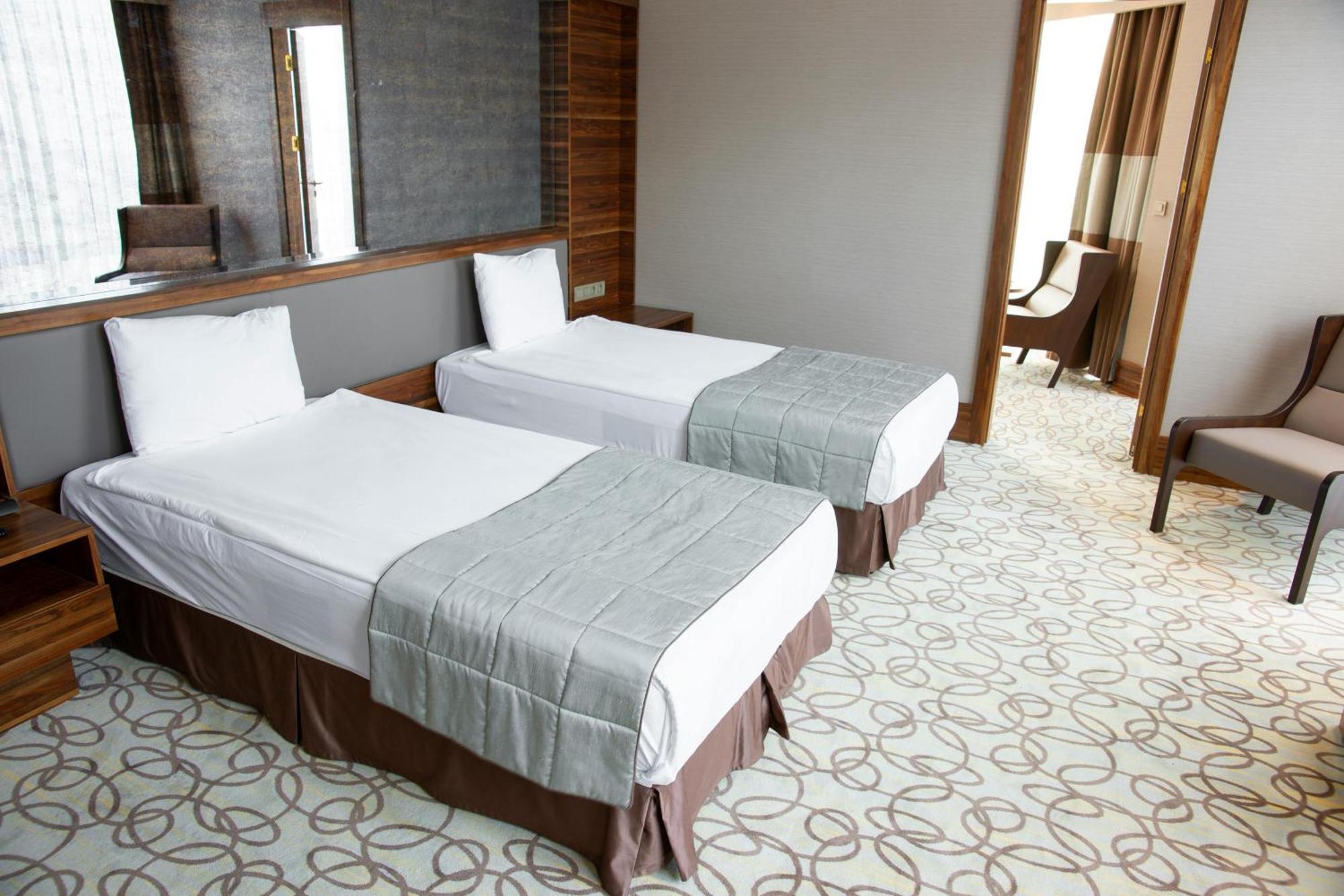 Hotel The Caves Near Igi Airport Delhi New Delhi