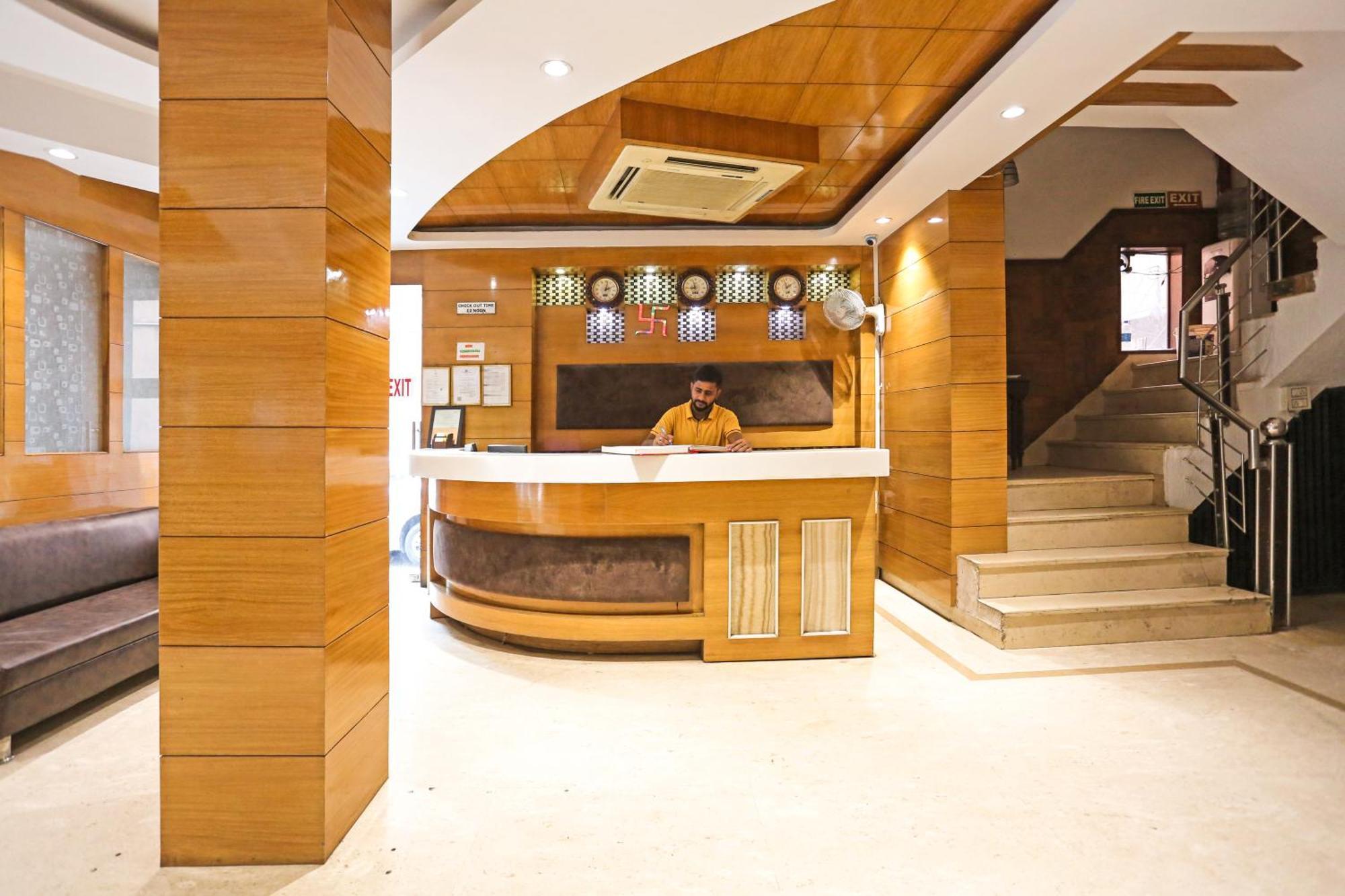Hotel Silky Palace Near Igi Airportt 3*