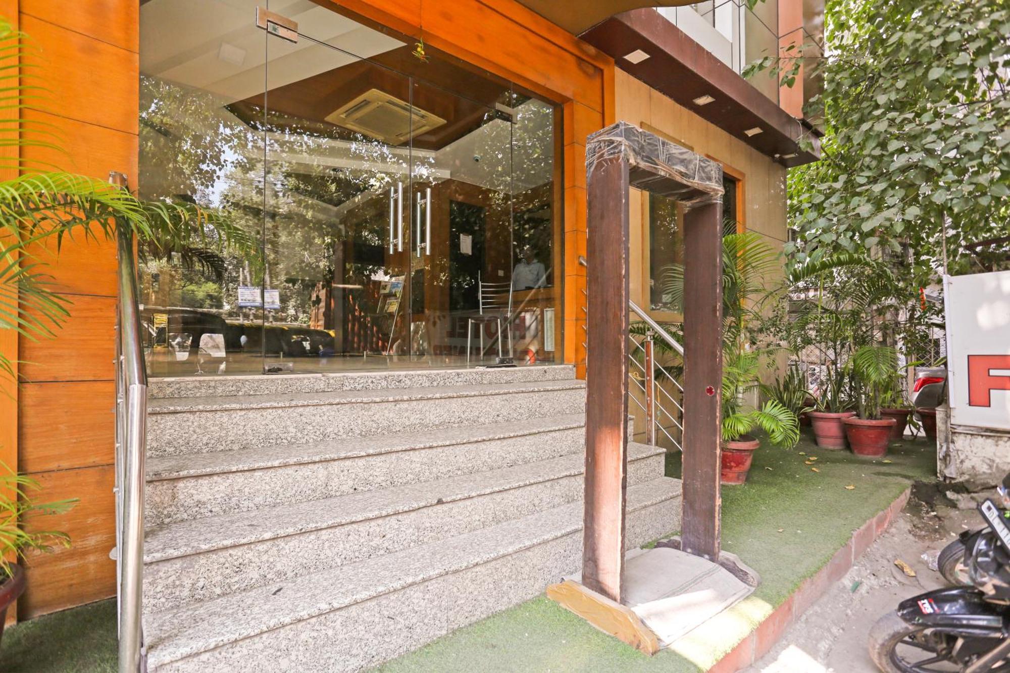 Silky Palace Near Igi Airportt Hotel 3*