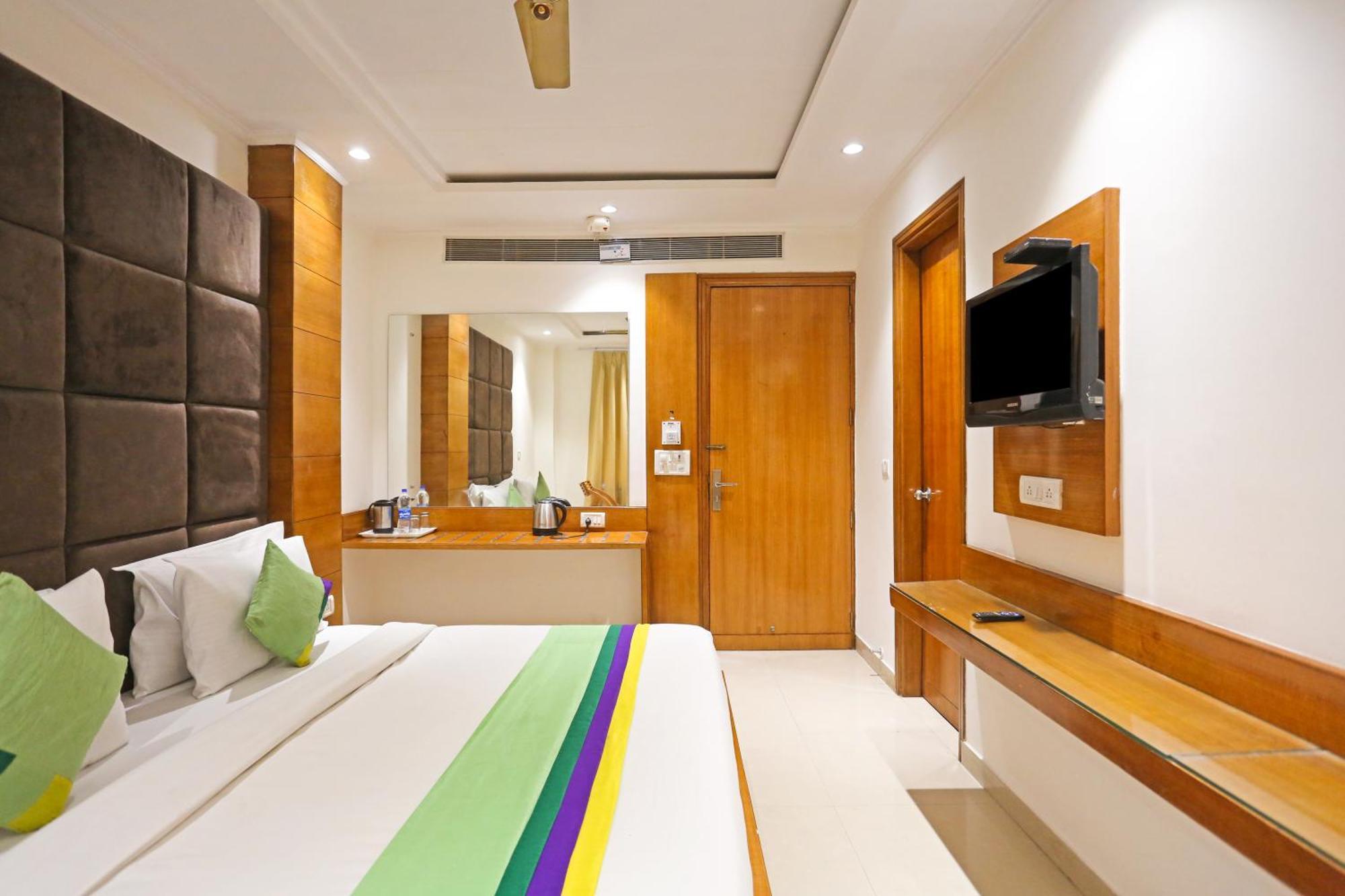 Silky Palace Near Igi Airportt Hotel