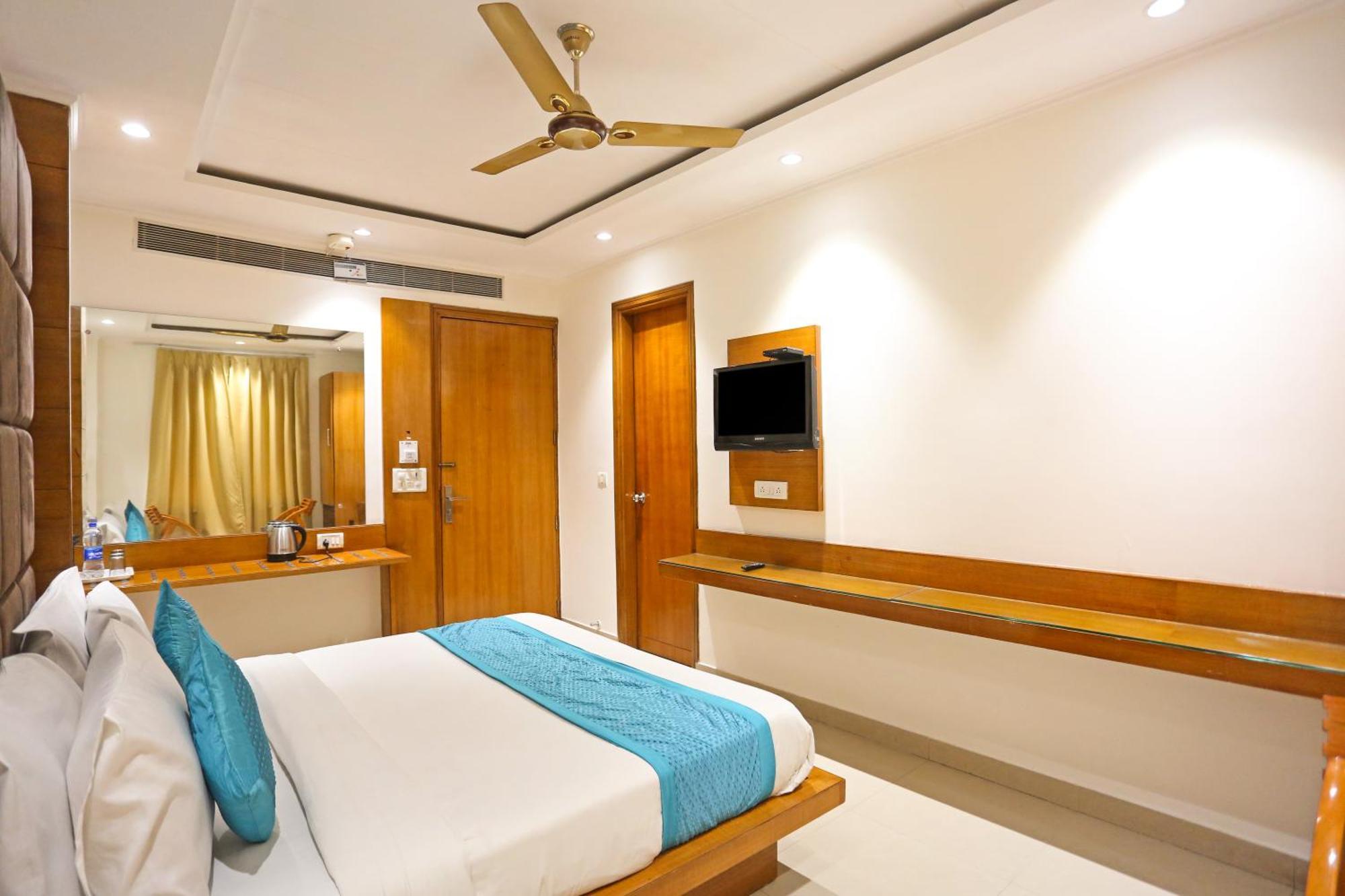 Silky Palace Near Igi Airportt Hotel 3*