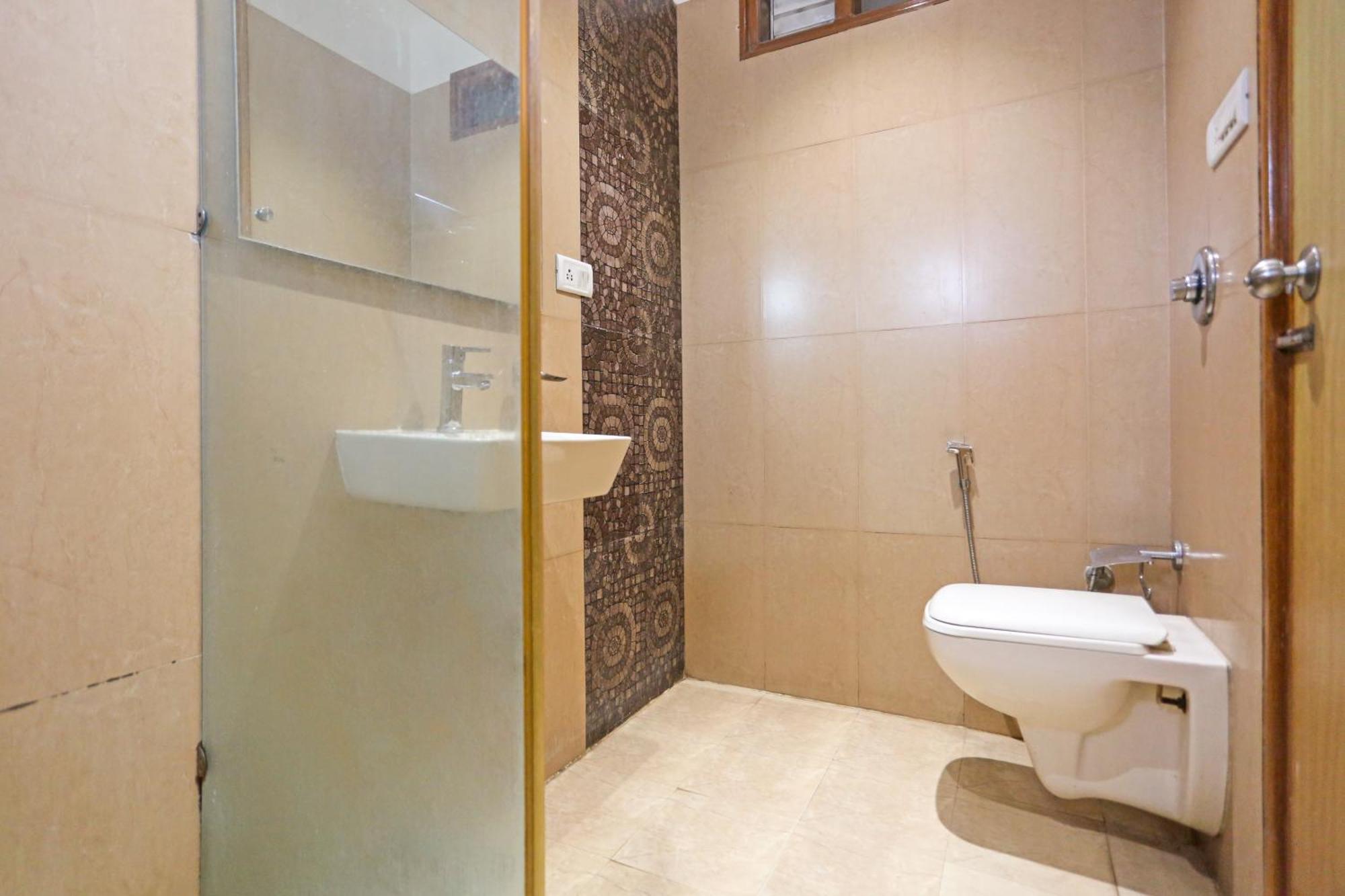 Silky Palace Near Igi Airportt Hotel