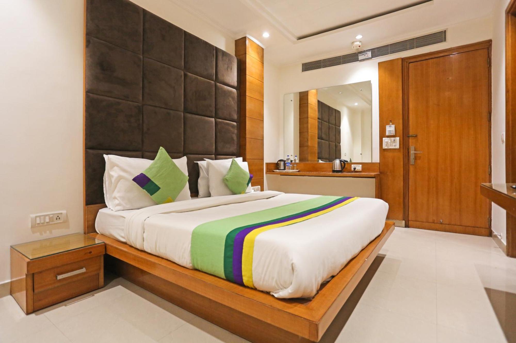 Hotel Silky Palace Near Igi Airportt