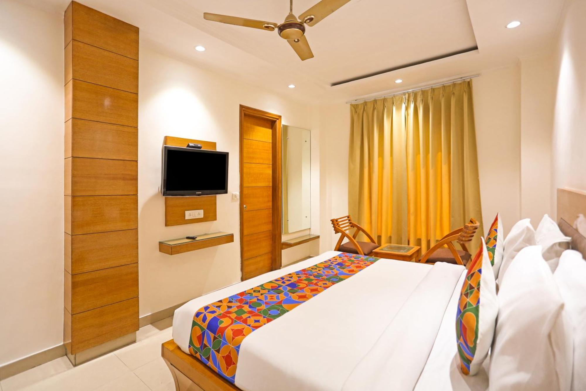 Silky Palace Near Igi Airportt Hotel