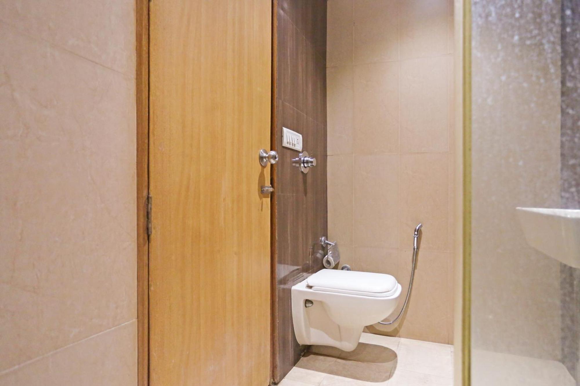 Silky Palace Near Igi Airportt Hotel 3*