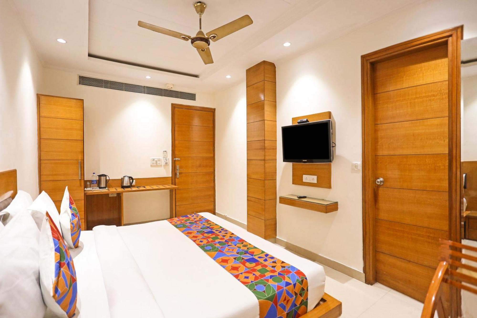 Hotel Silky Palace Near Igi Airportt 3*
