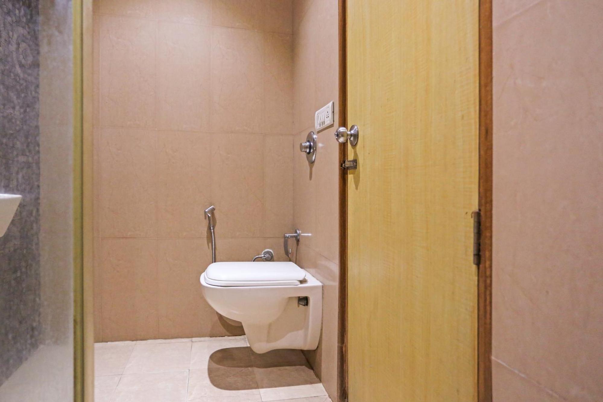 Silky Palace Near Igi Airportt Hotel 3*