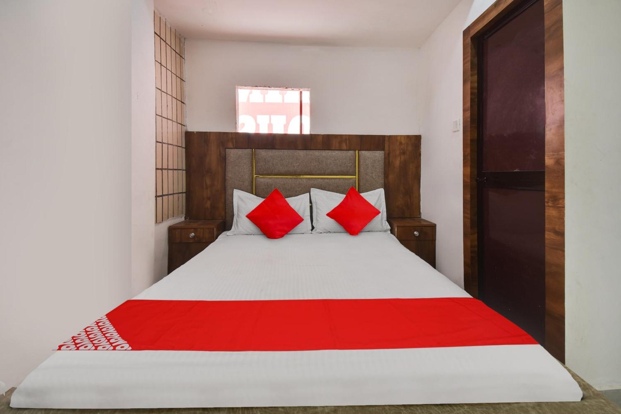 Hotel O Golden King New Delhi