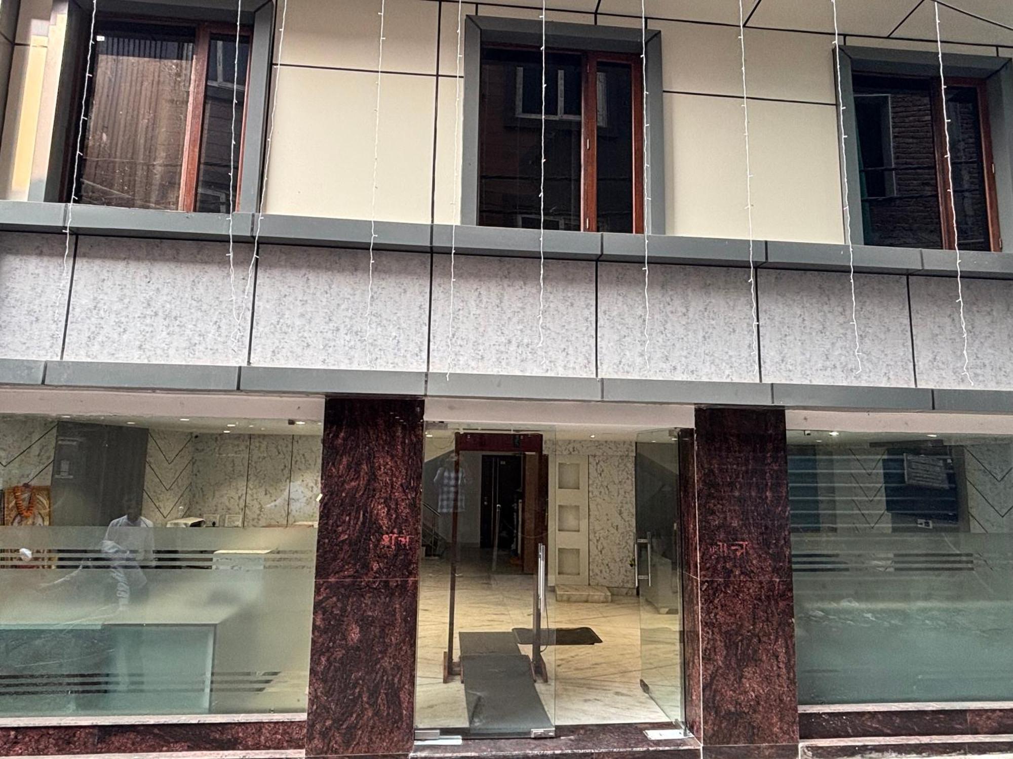 C & G 4 Minuit Walkable Railway Station & 7 Minit Vfs Shivaji Stadium Metro Station 4*
