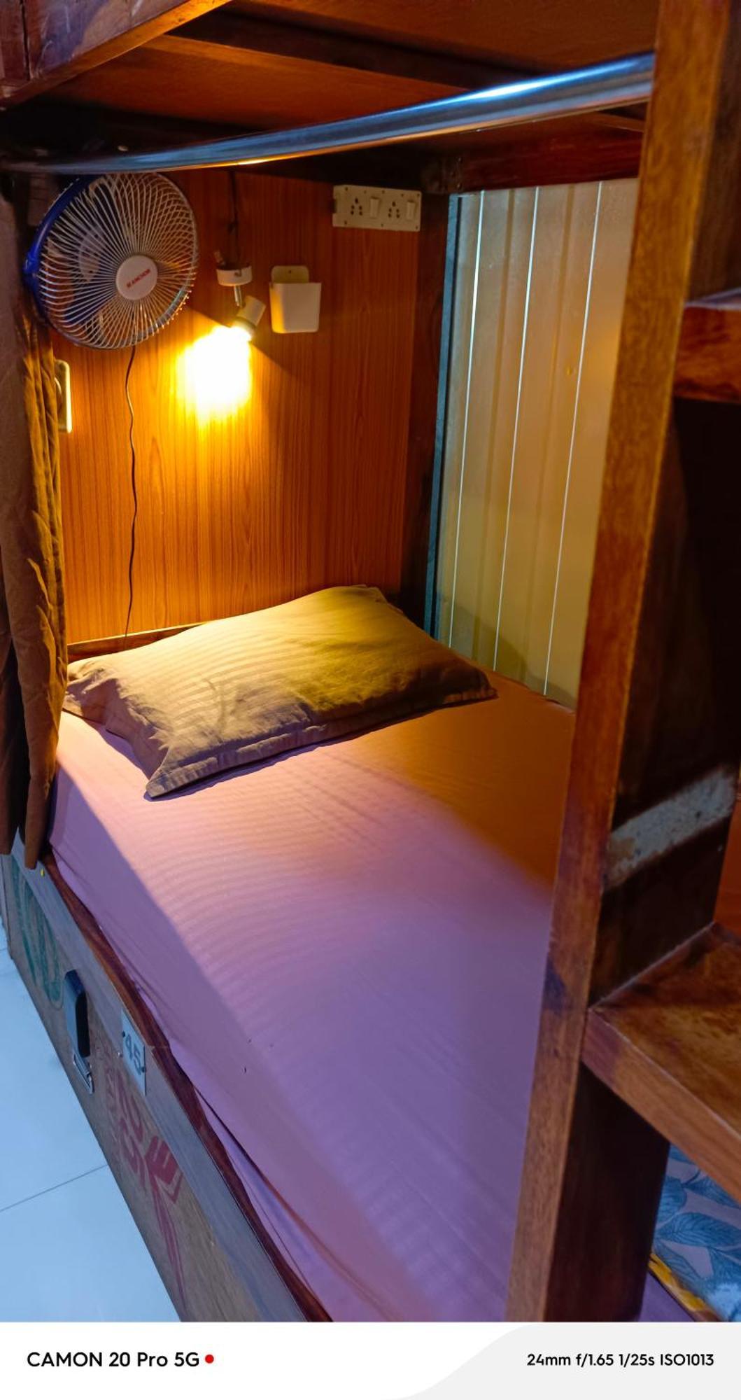 Ac Hostel New Delhi