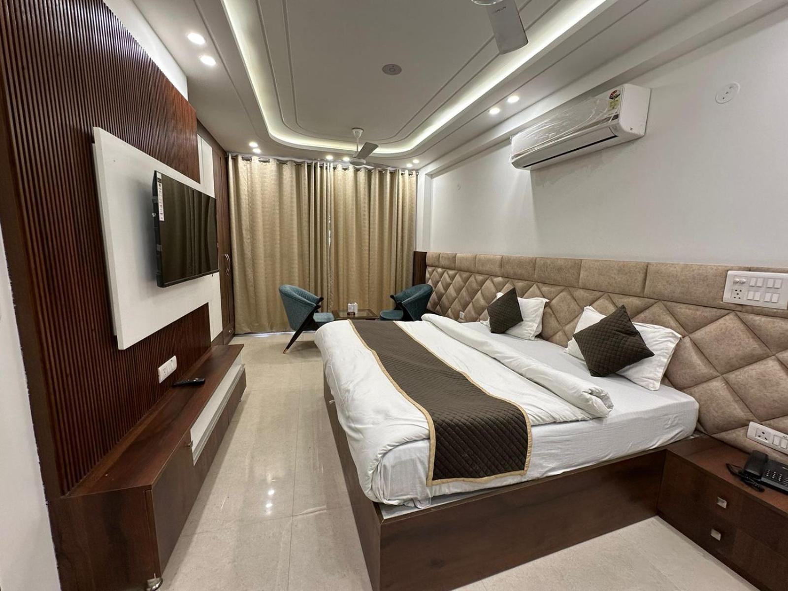 The Royal Oakes New Delhi