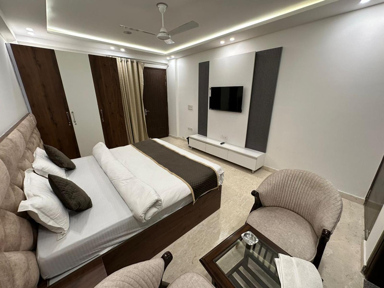 The Royal Oakes Hotel New Delhi