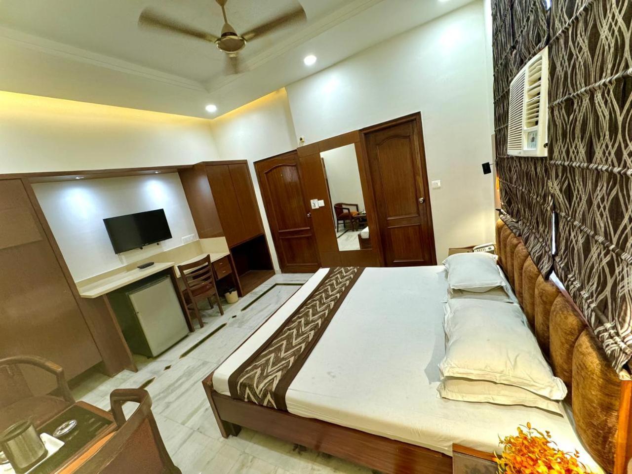 Hotel C Park - Karol Bagh, New