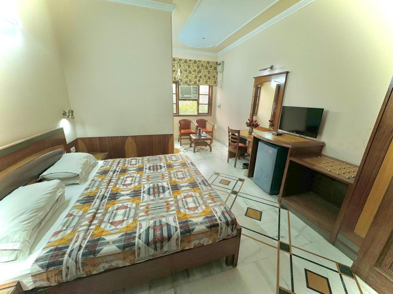 Hotel C Park - Karol Bagh, New 3*