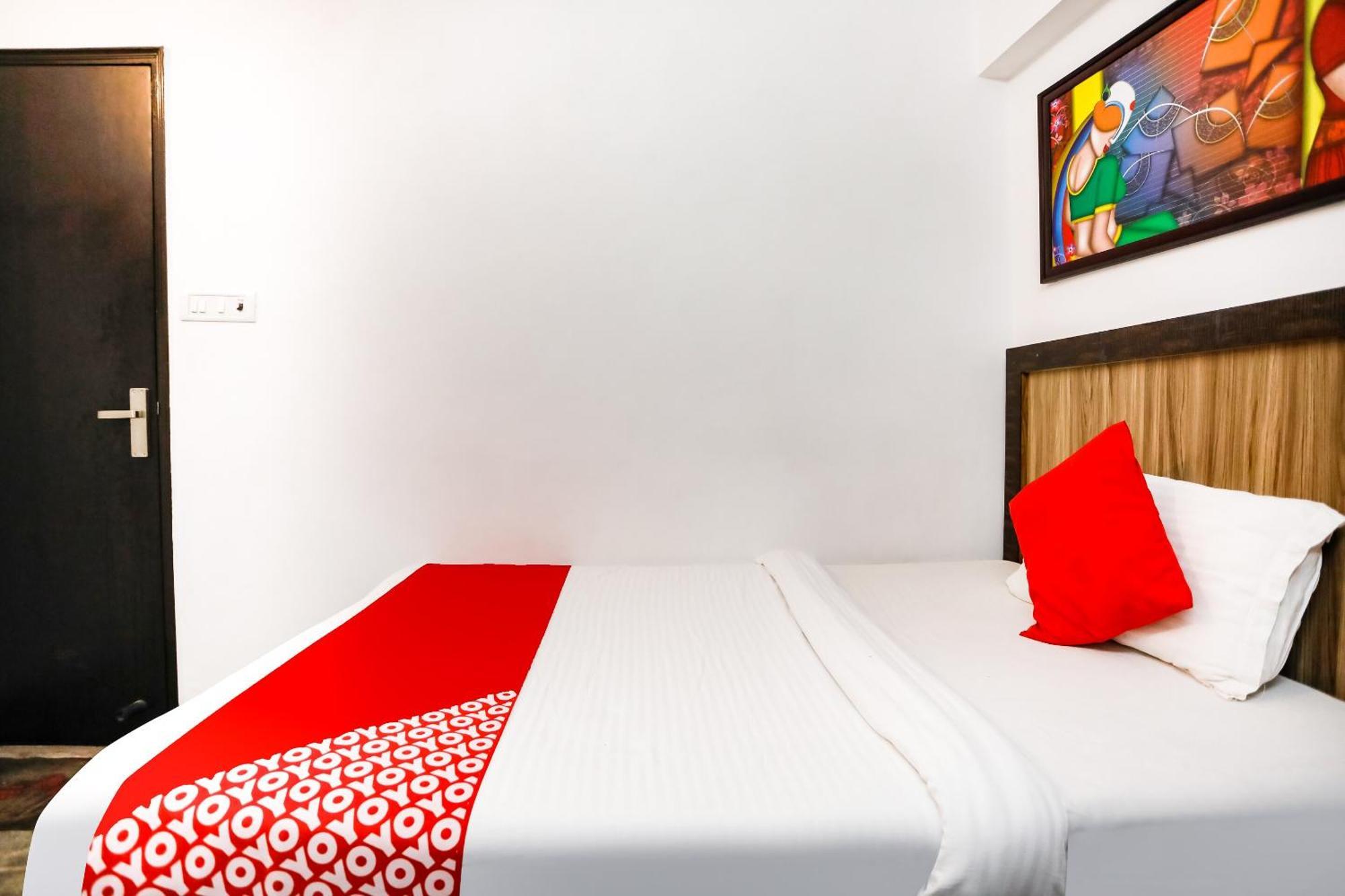 Hotel O Surya 3*