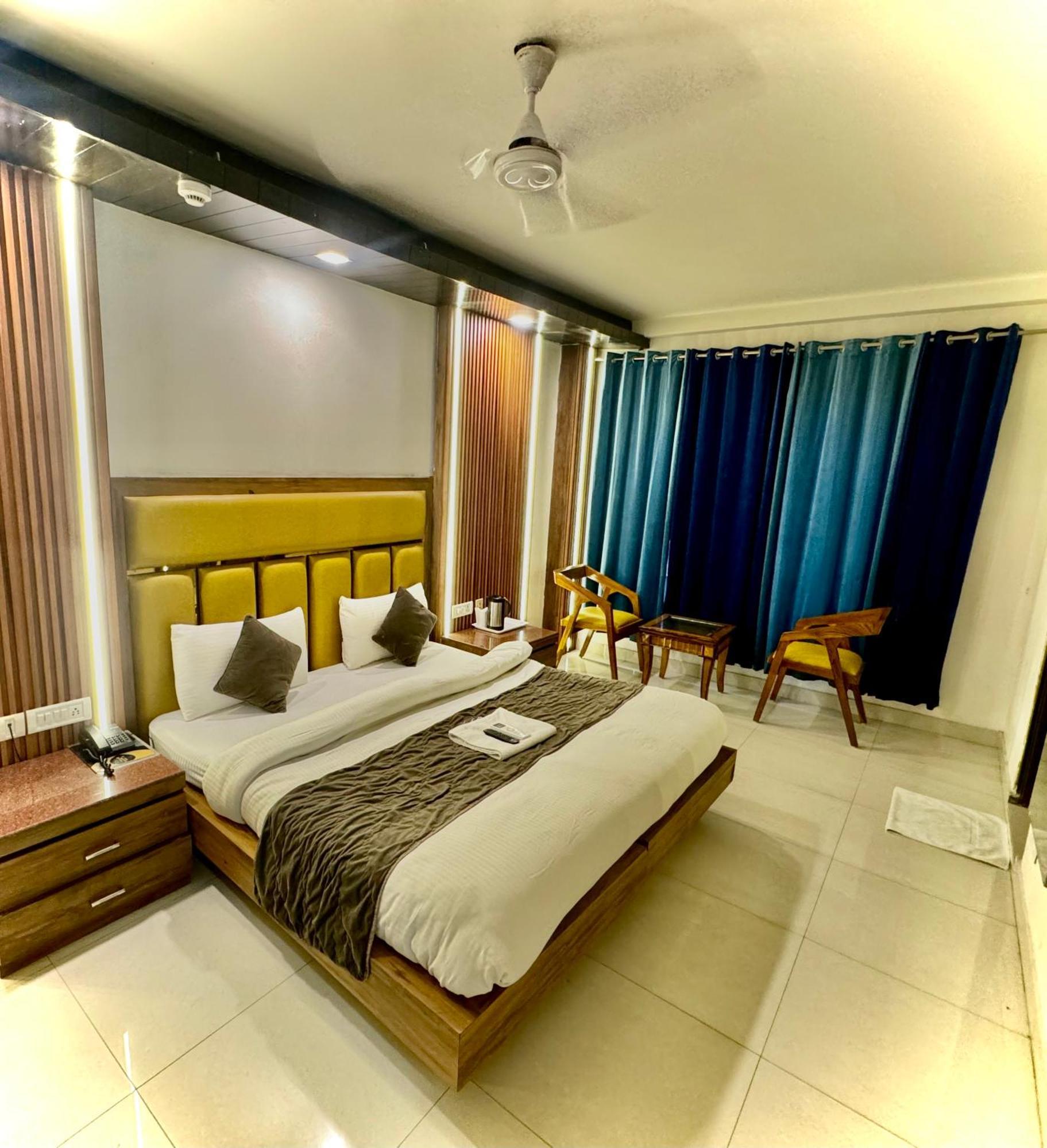 Hotel Pride, Karol Bagh 3*