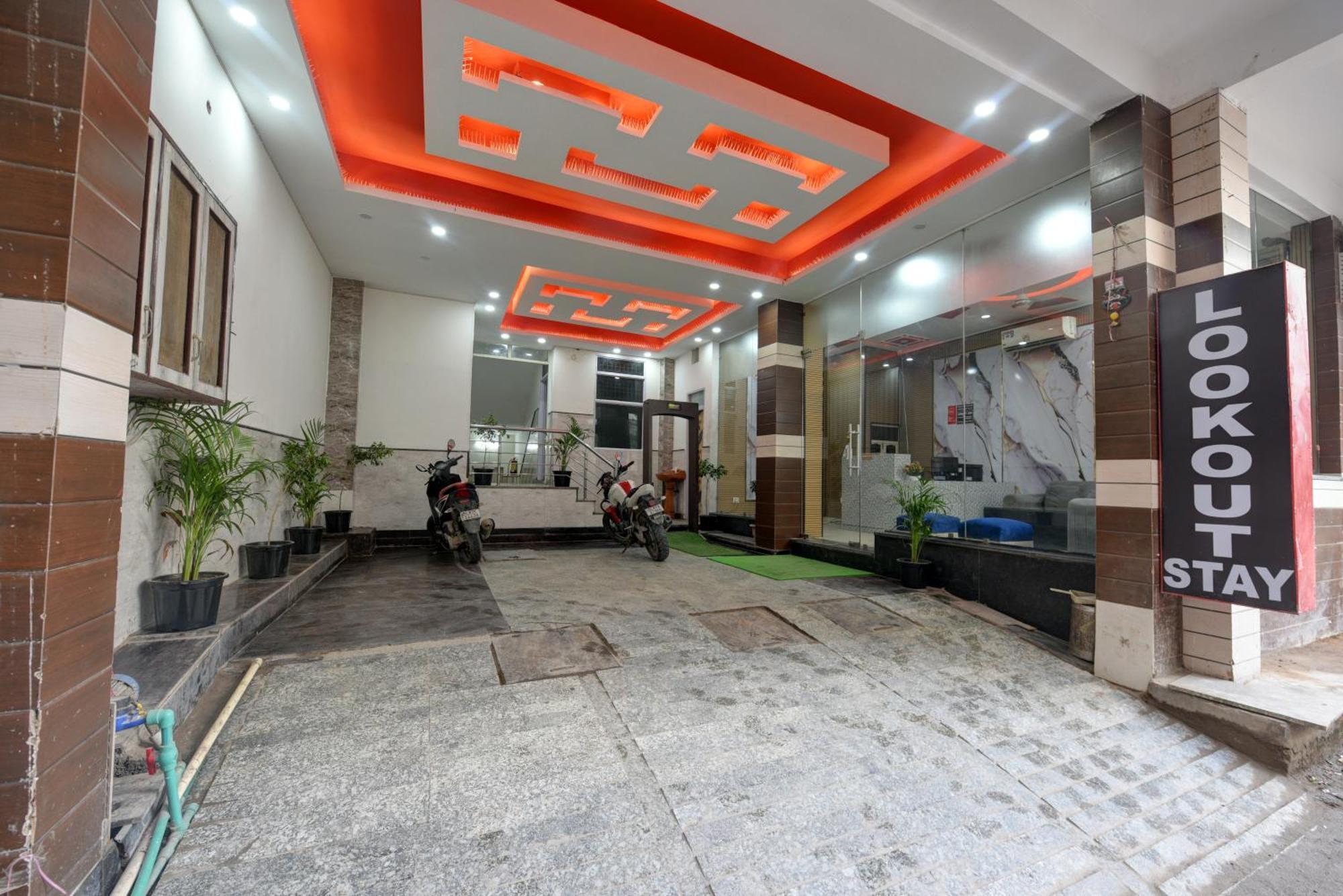 Lookout Delhi Igi Airport 4* New Delhi