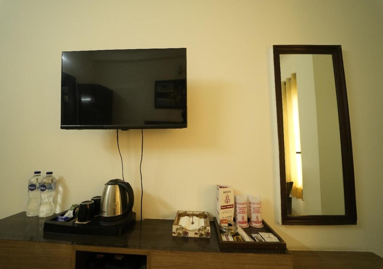 Bed & Breakfast Runway Residency At Pitampura *